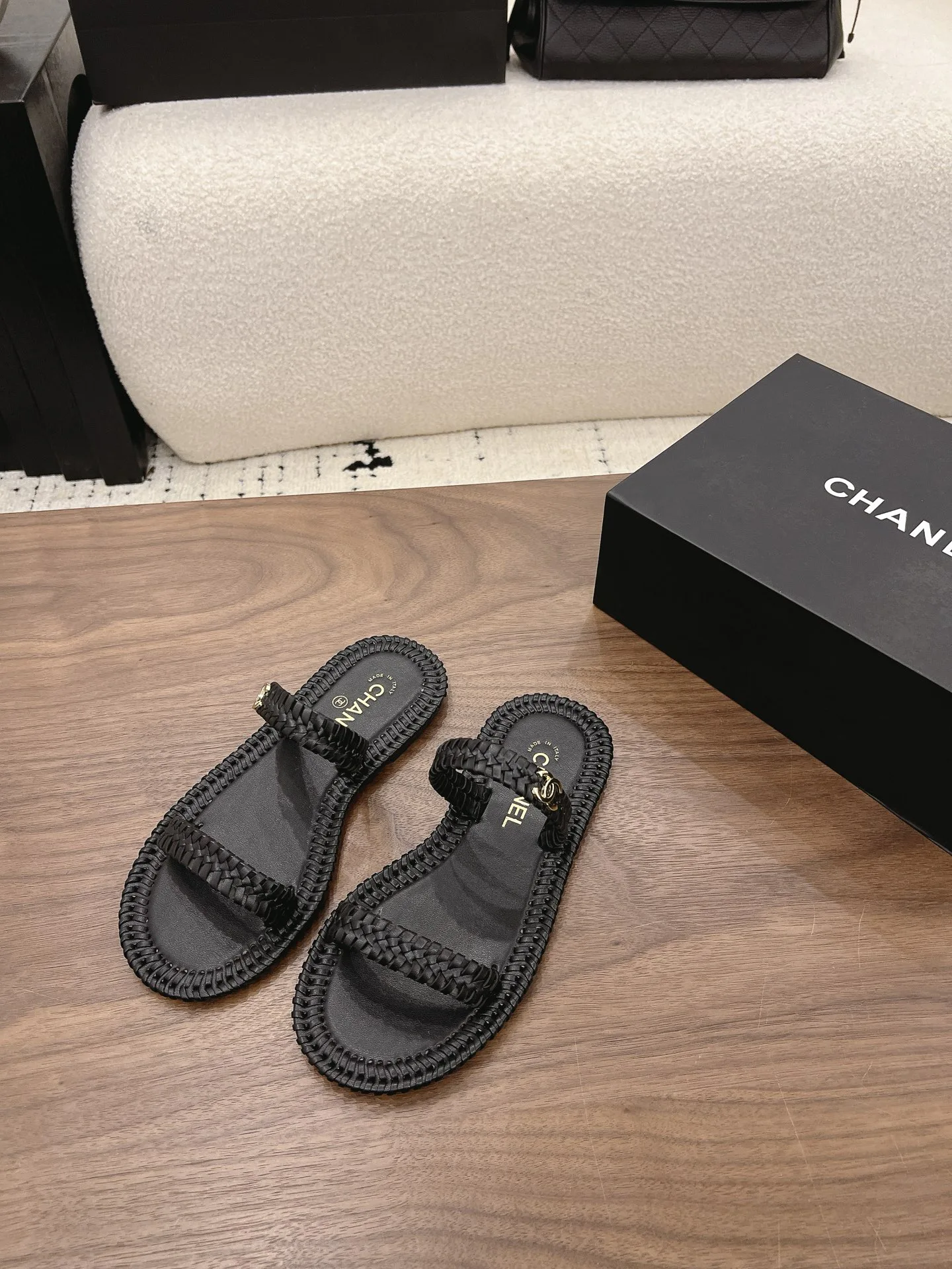 Шлепанцы Женские Chanel 17582715