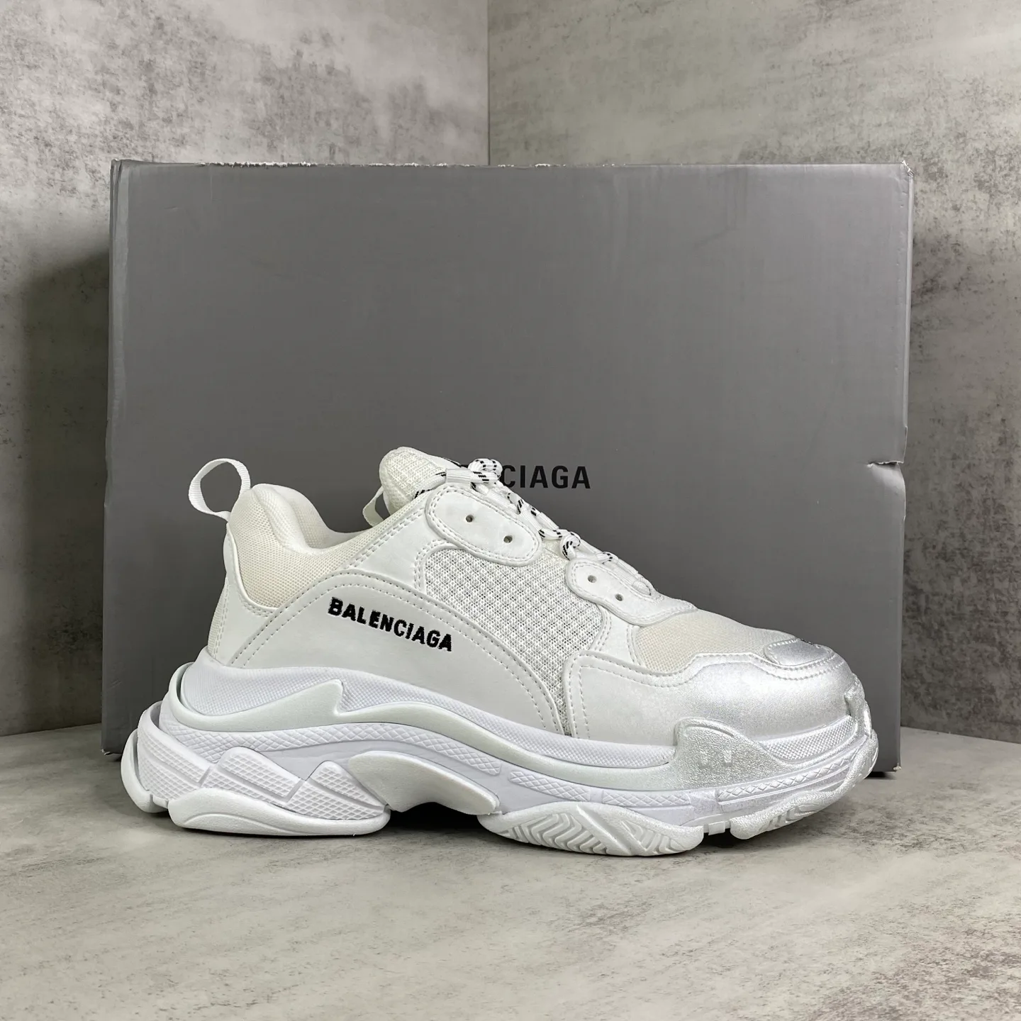 Кроссовки Женские Balenciaga 18686621