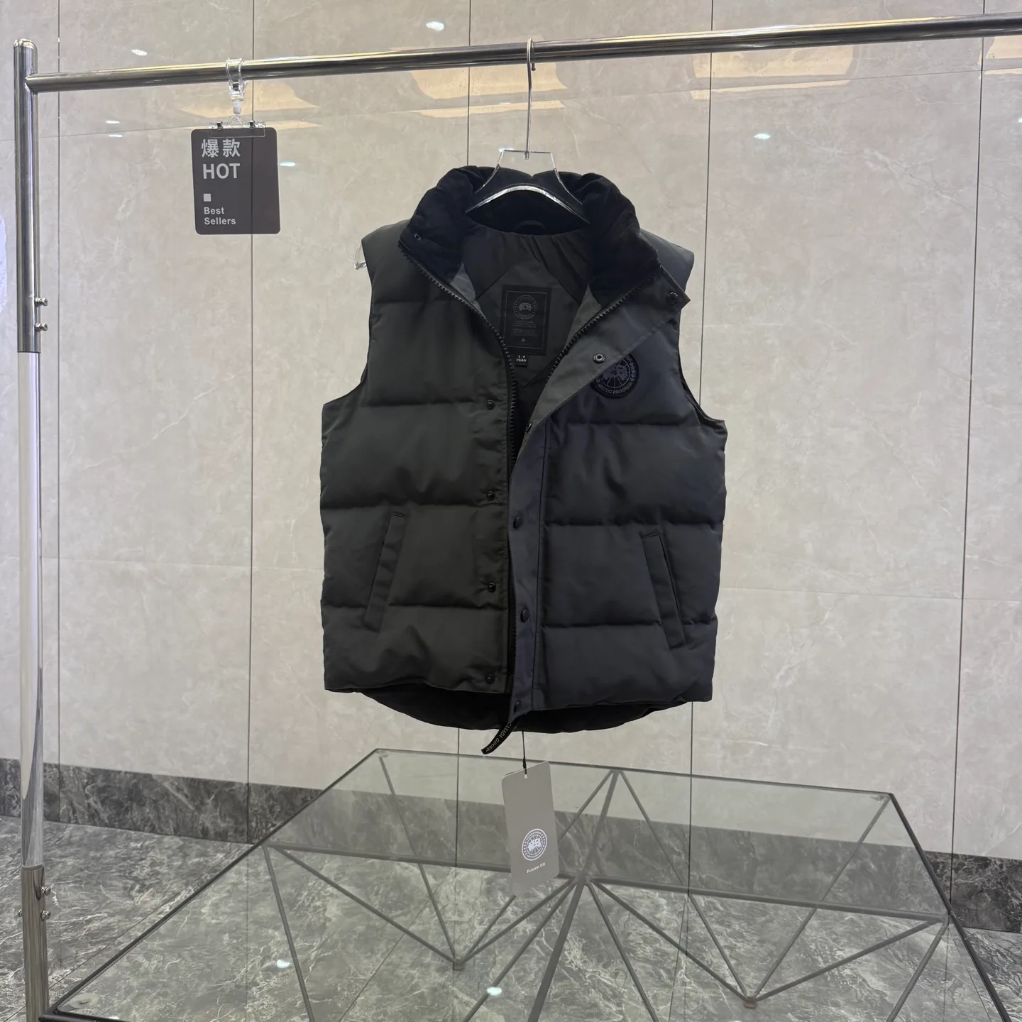 Жилеты Женские Canada Goose 17949433