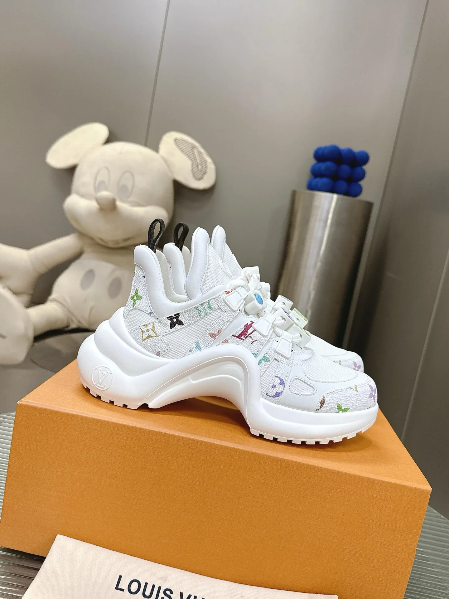 Кроссовки Женские Louis Vuitton 10060945