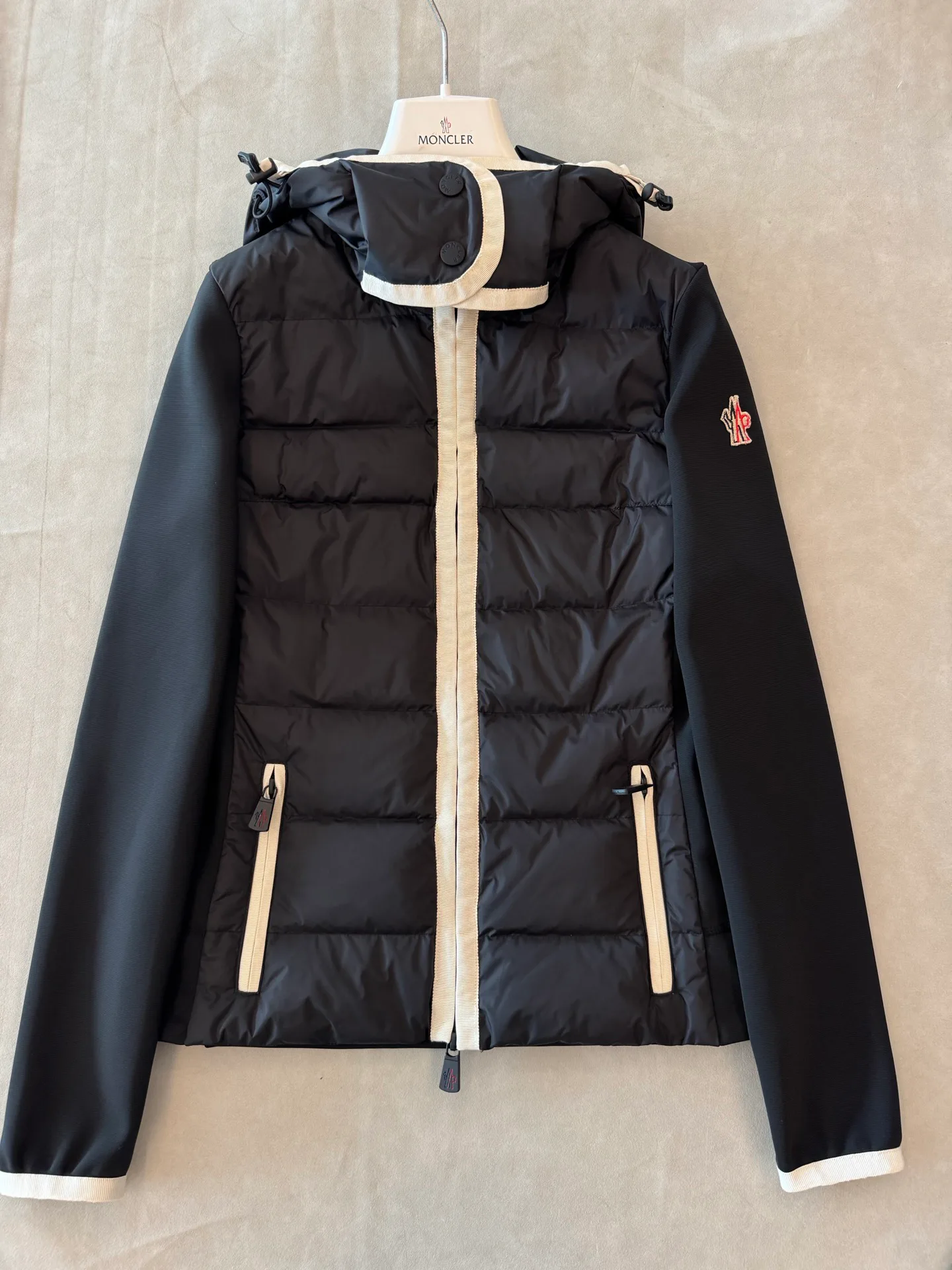 Куртки И Пуховики Женские Moncler 18491939