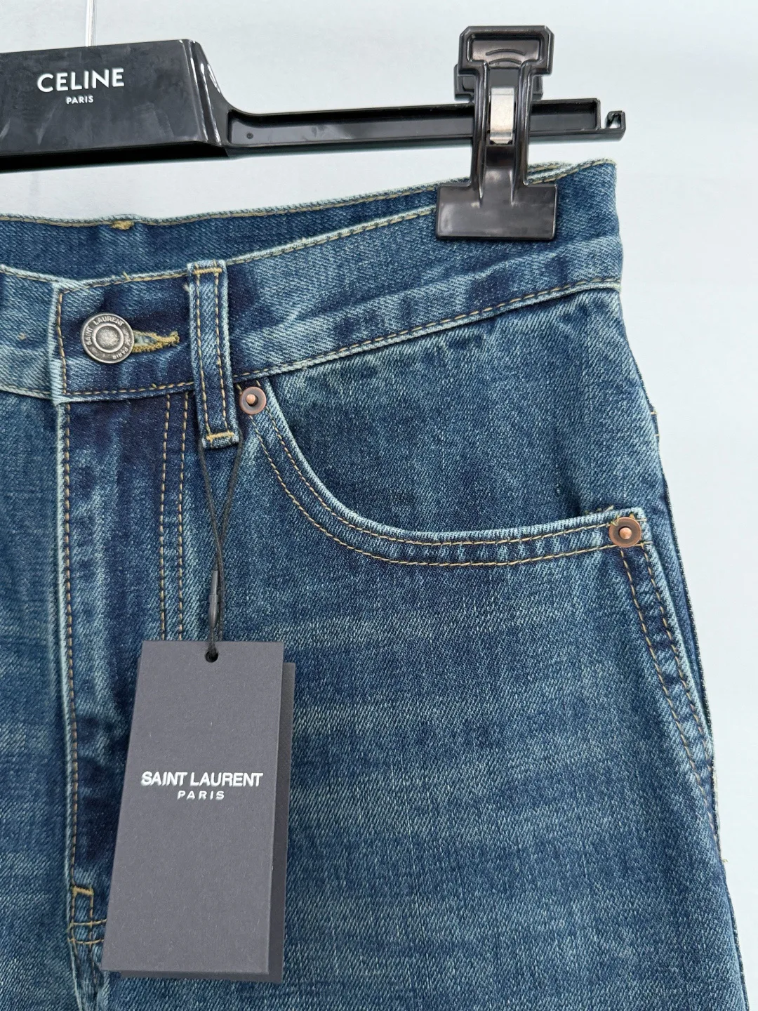 Джинсы Женские Saint Laurent 10433203