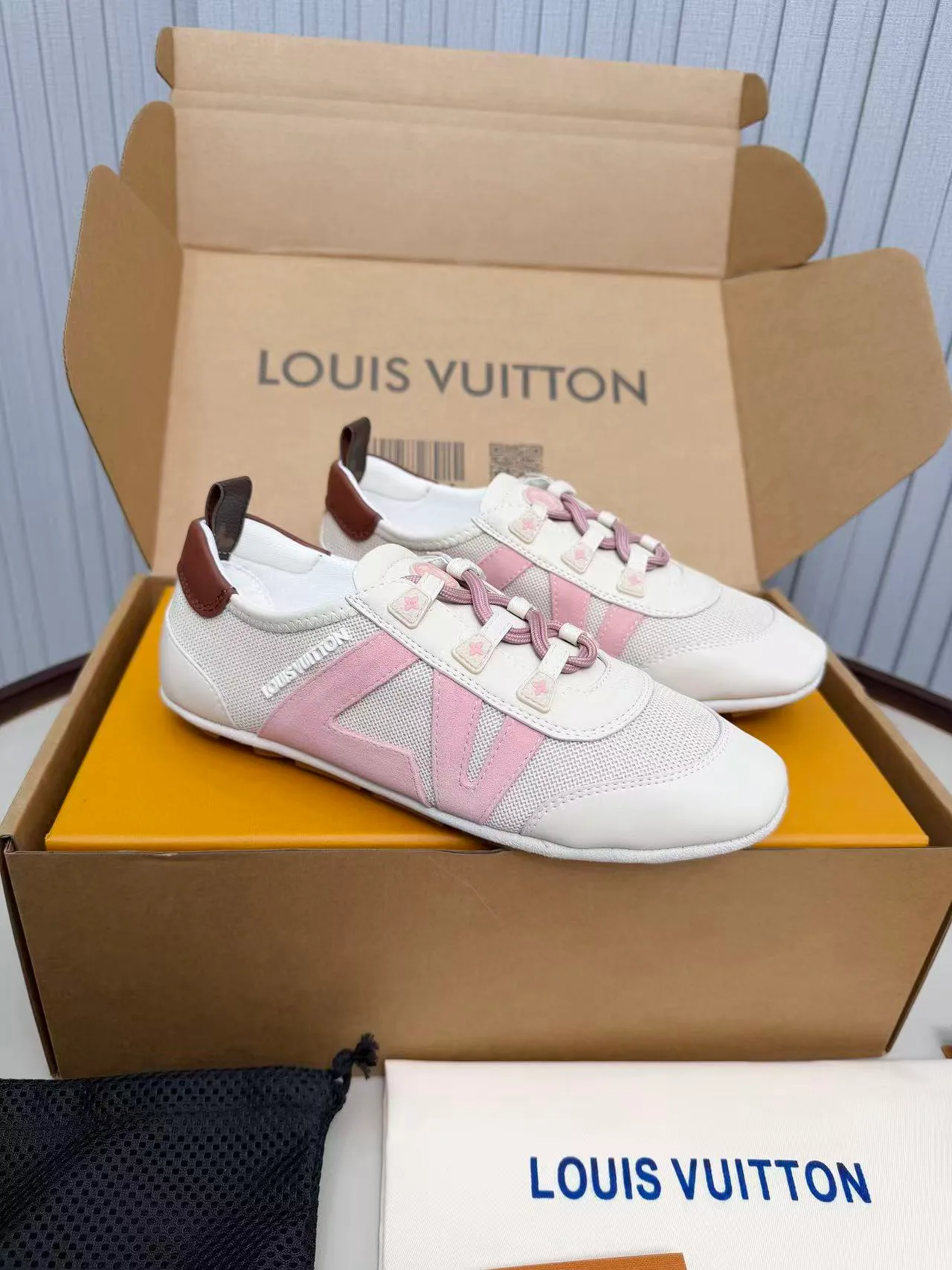 Кроссовки Женские Louis Vuitton 11250658