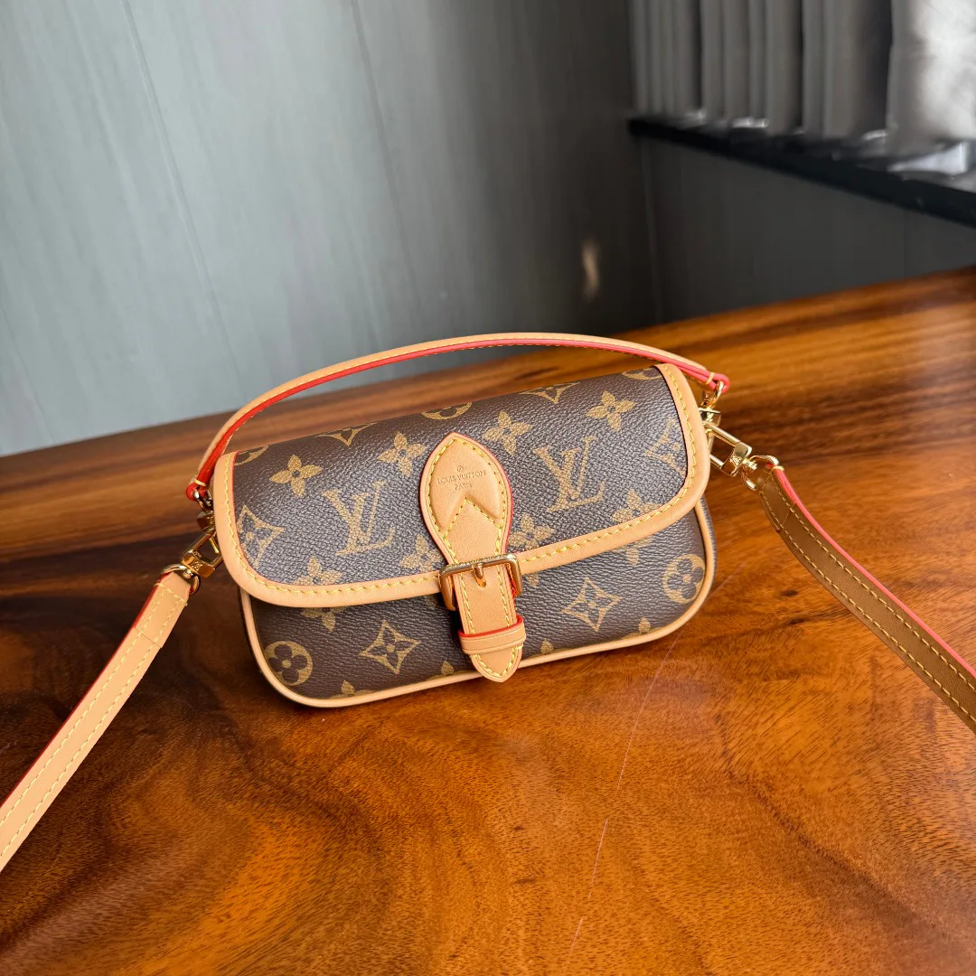 Сумки На Ремне Женские Louis Vuitton 724020