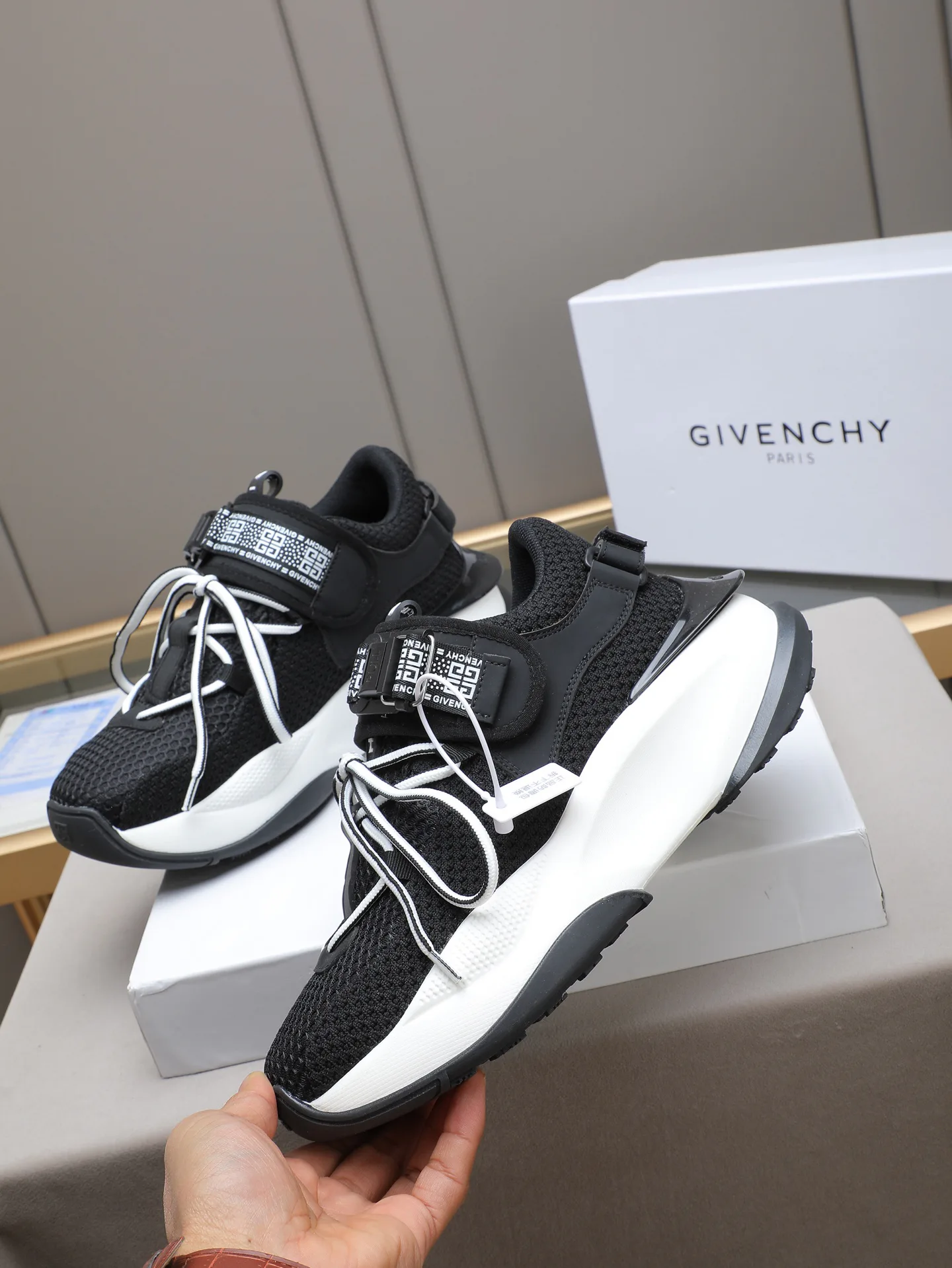Кроссовки Мужские Givenchy 11490448