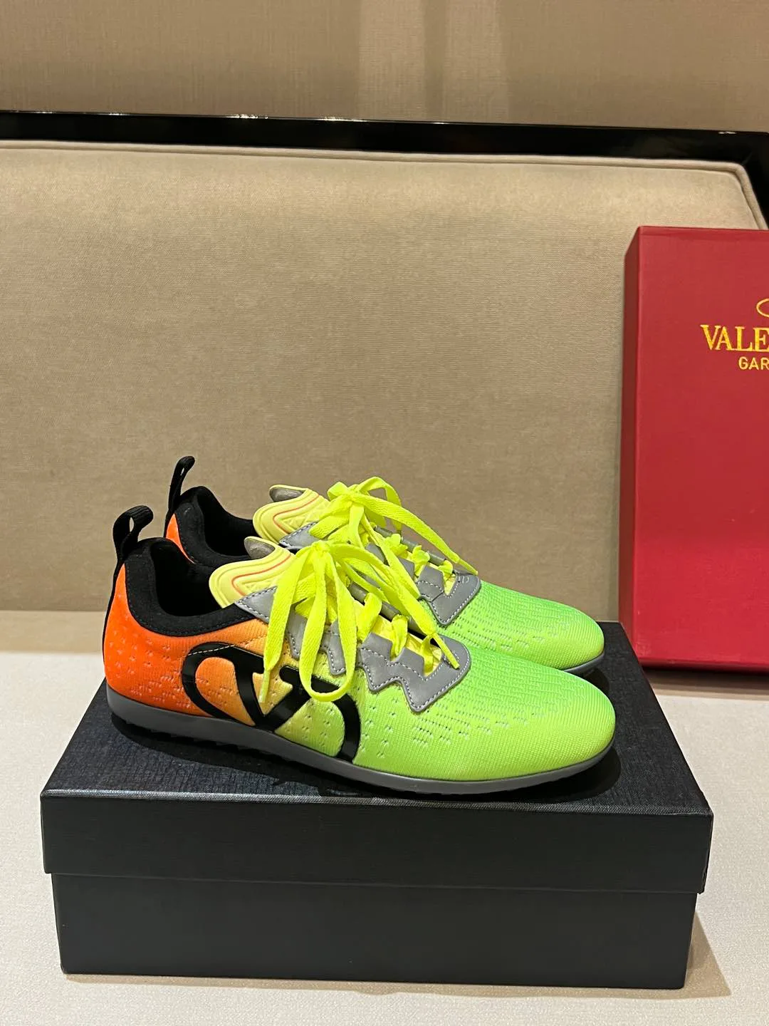 Кроссовки Женские Valentino 4911