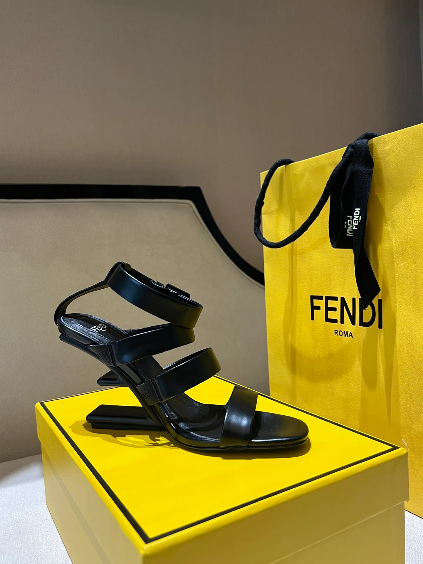 Босоножки Женские Fendi 5765