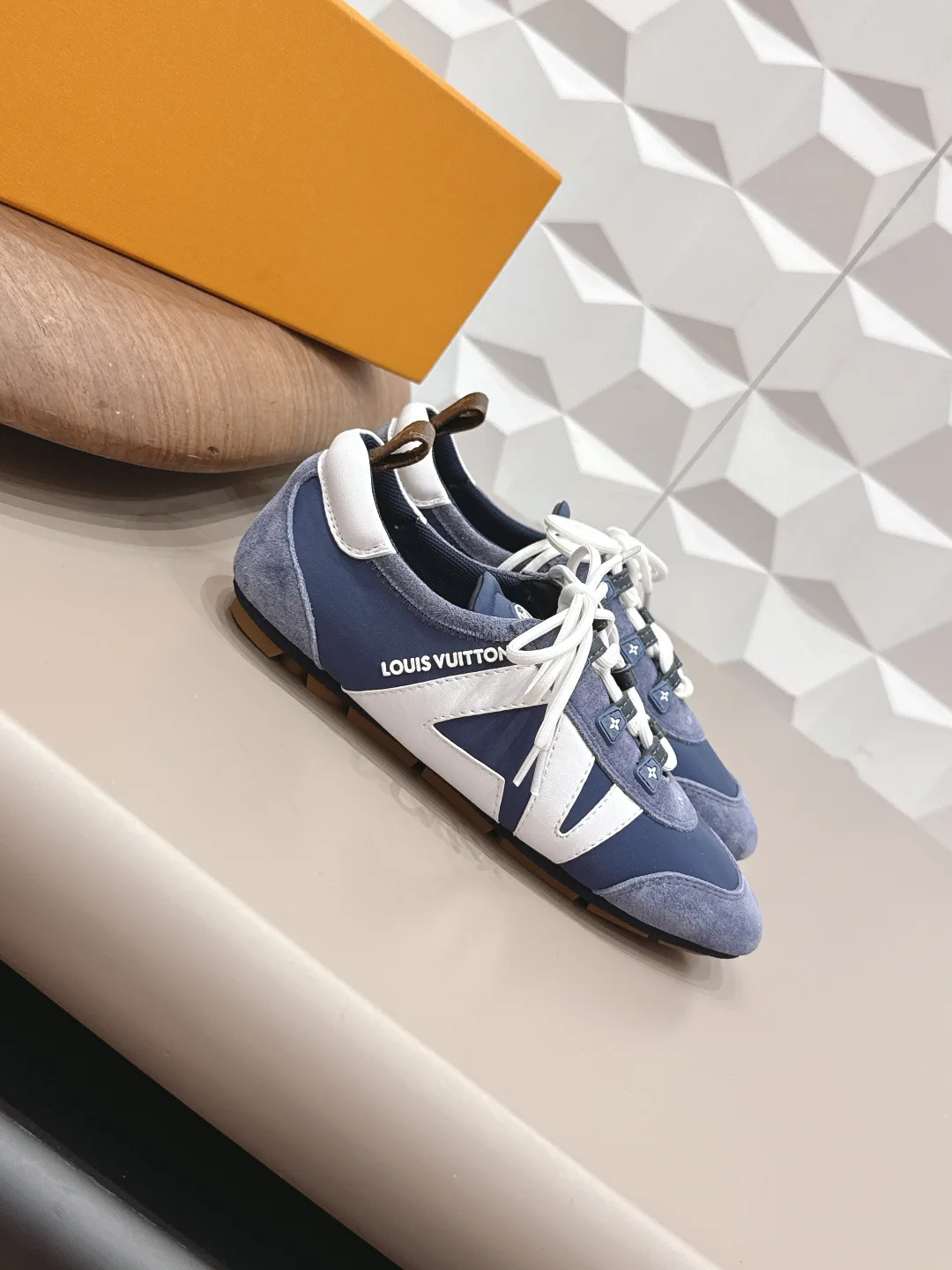 Кроссовки Женские Louis Vuitton 11508074