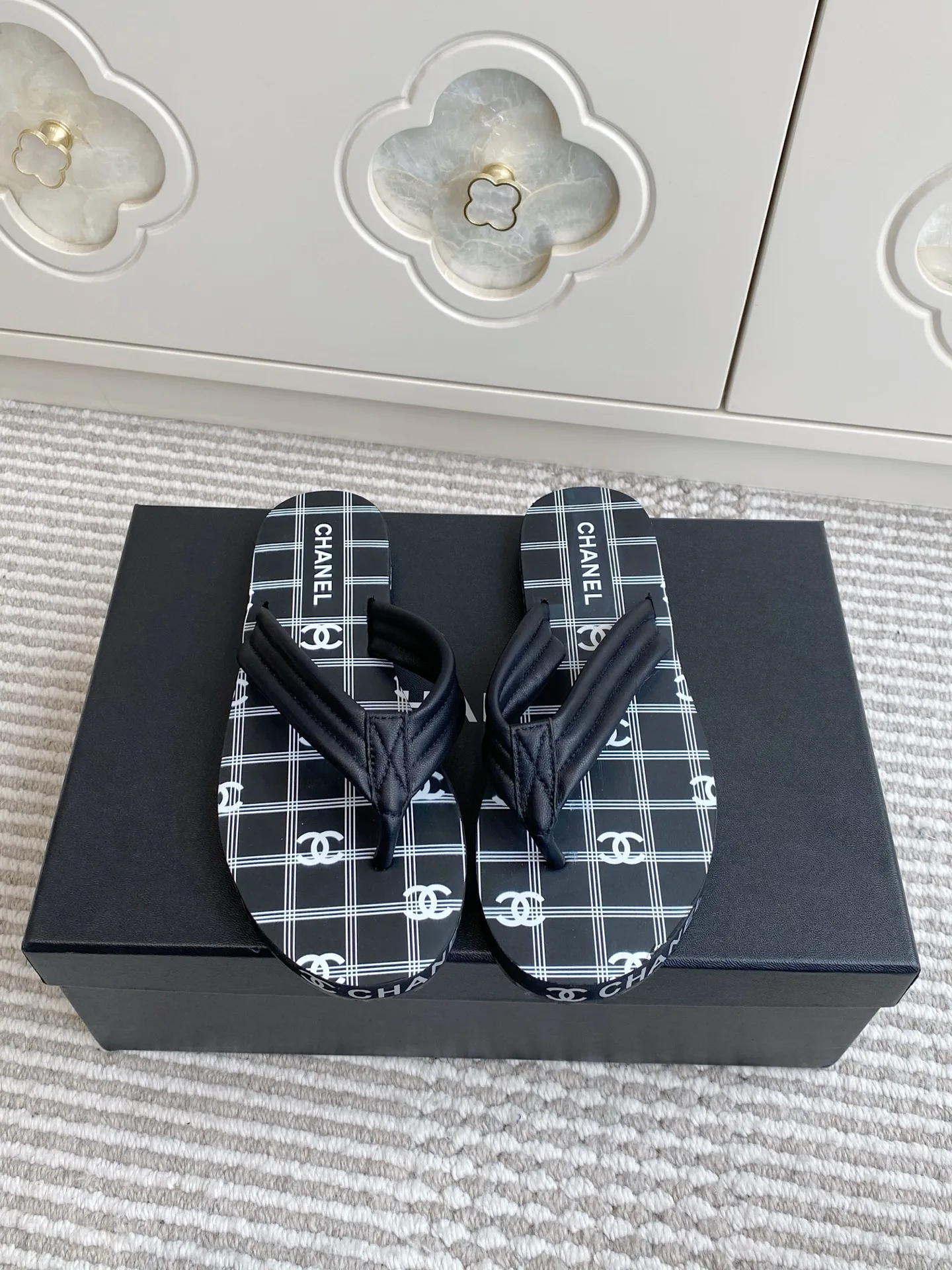 Шлепанцы Женские Chanel 11909743