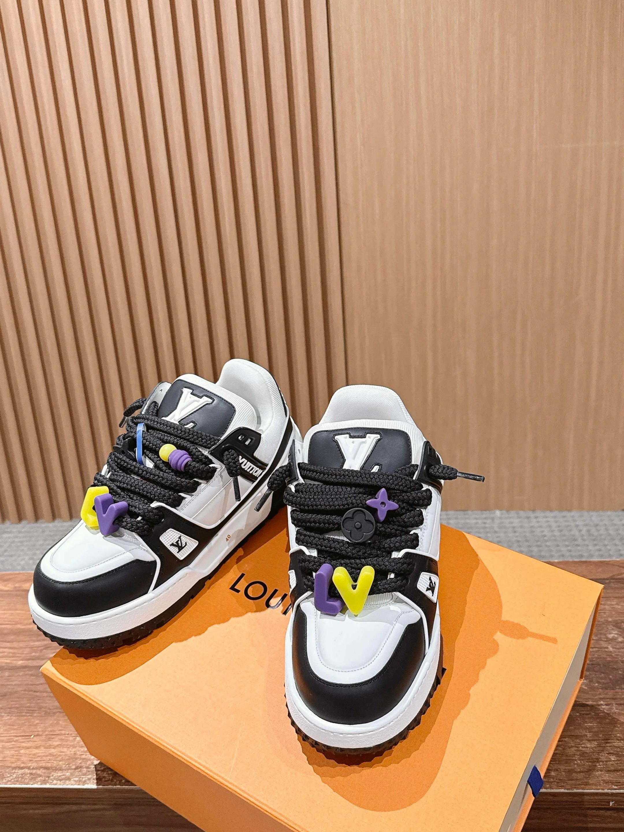 Кроссовки Женские Louis Vuitton 4269599