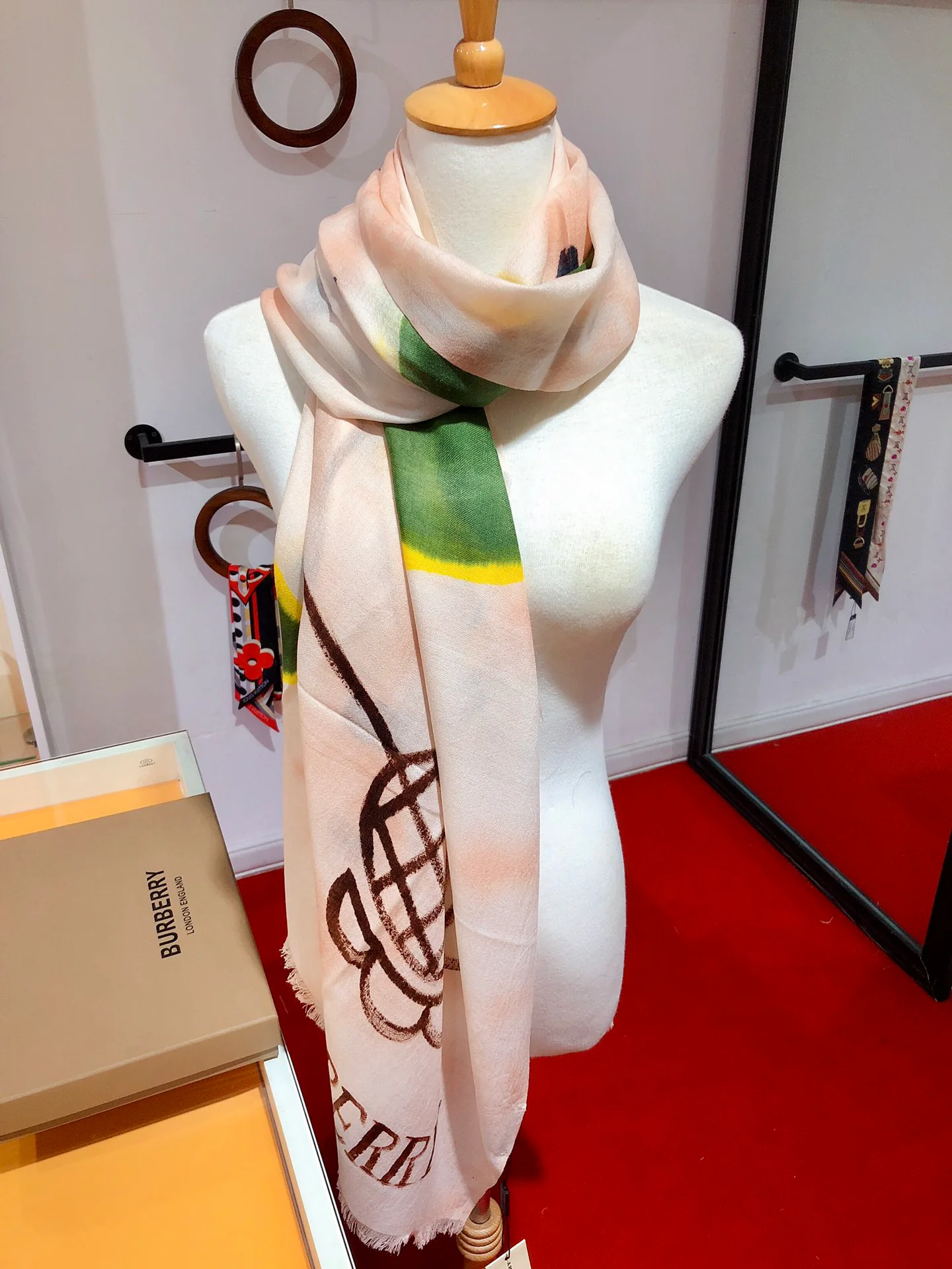 Шарфы Burberry 1780856