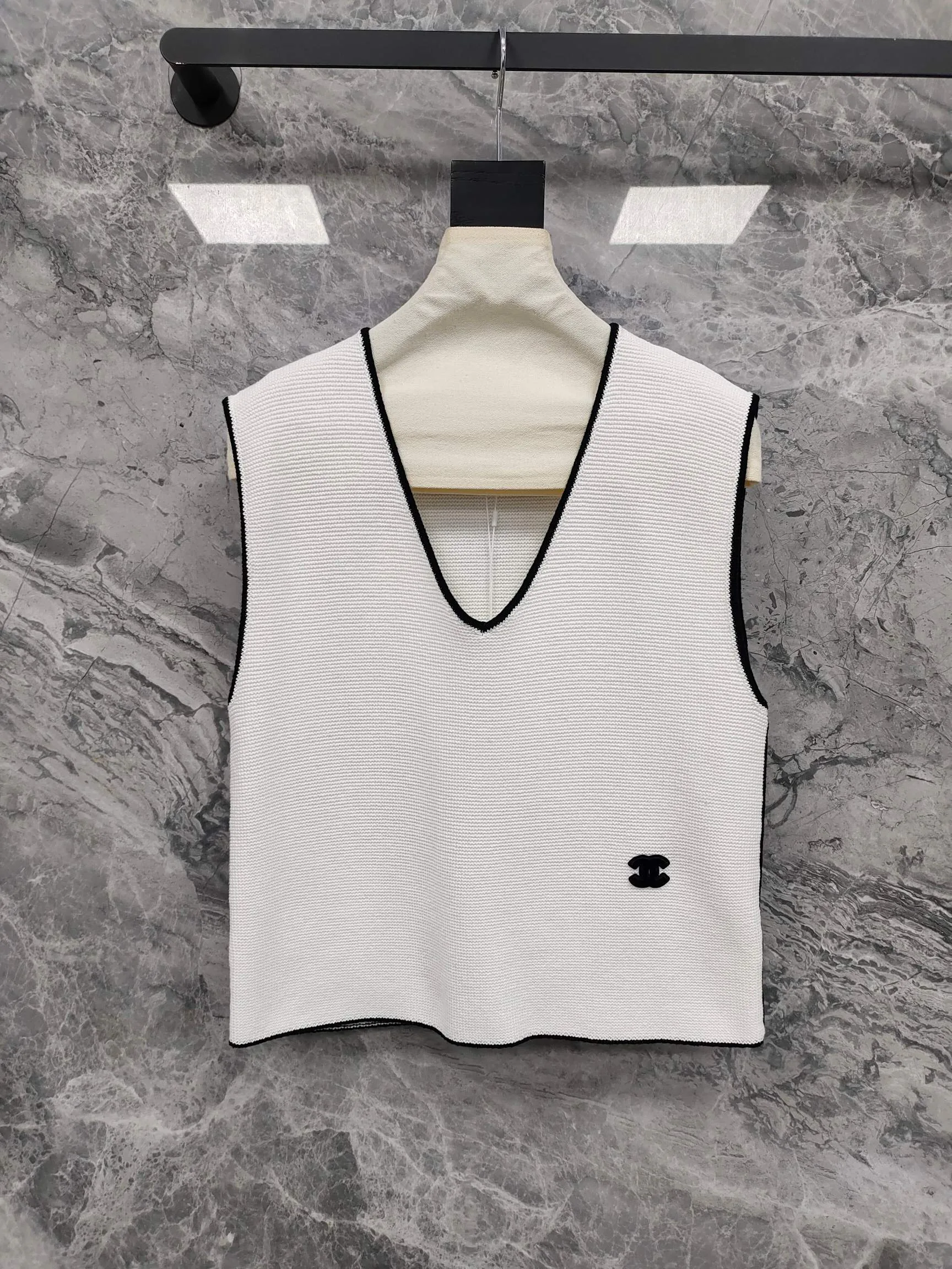 Жилеты Женские Chanel 11705261