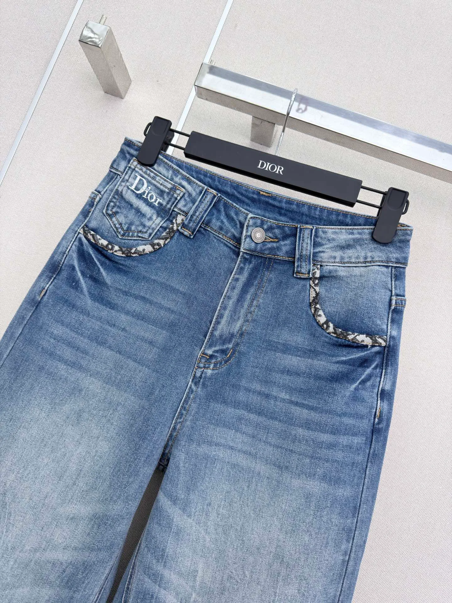 Джинсы Женские Christian Dior 17564534