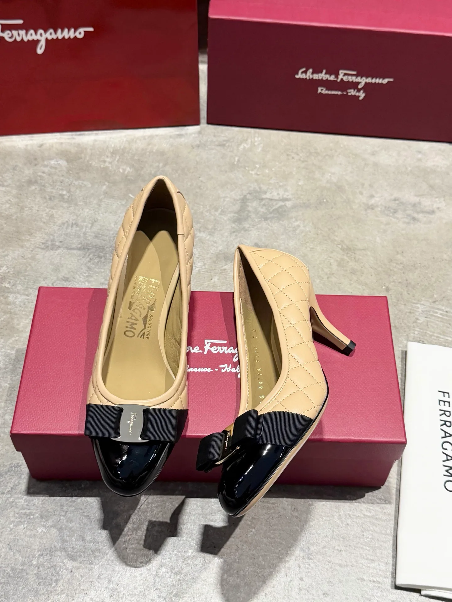 Балетки Женские Salvatore Ferragamo 17642577