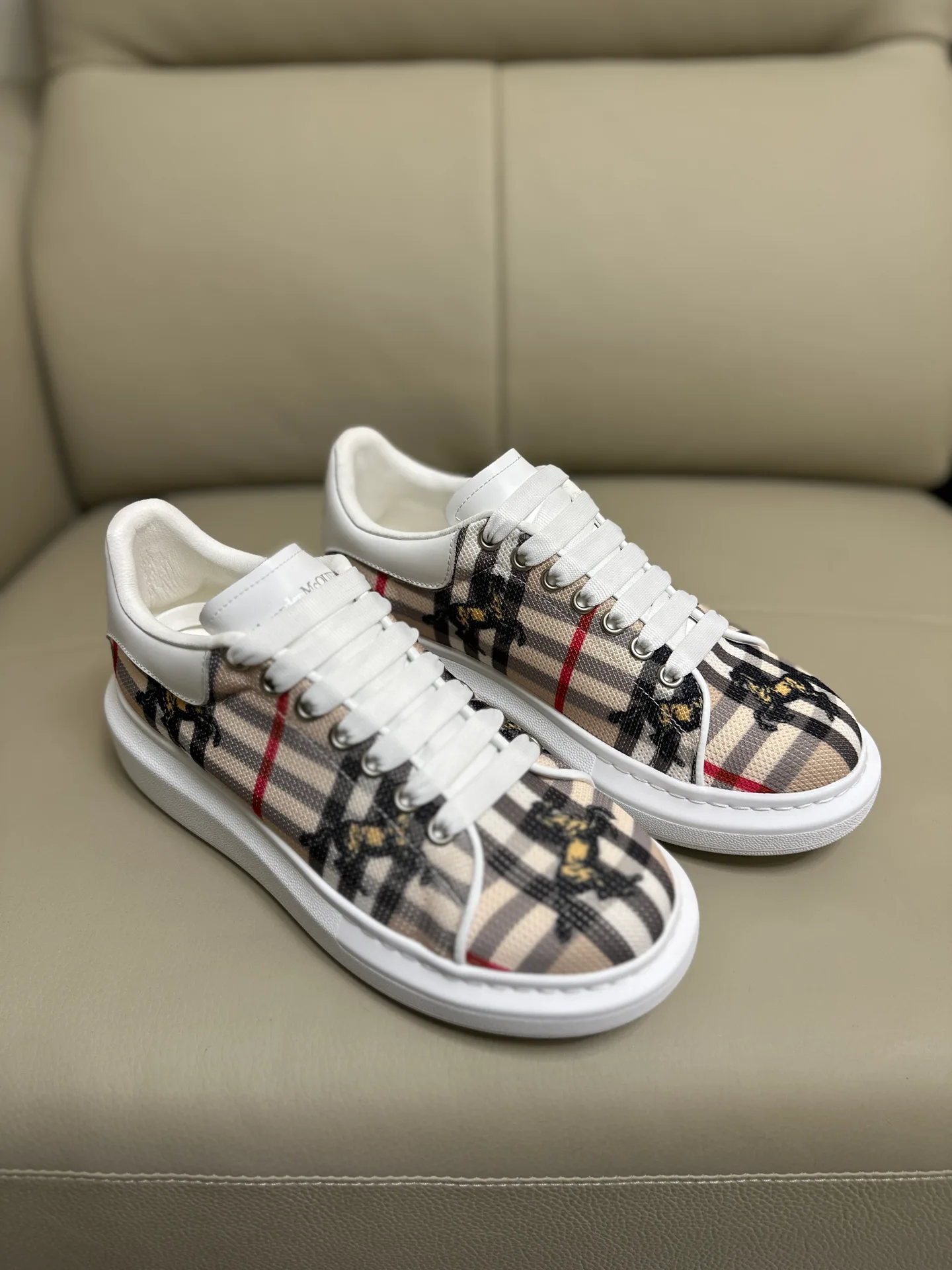Кроссовки Женские Alexander Mcqueen 18616719