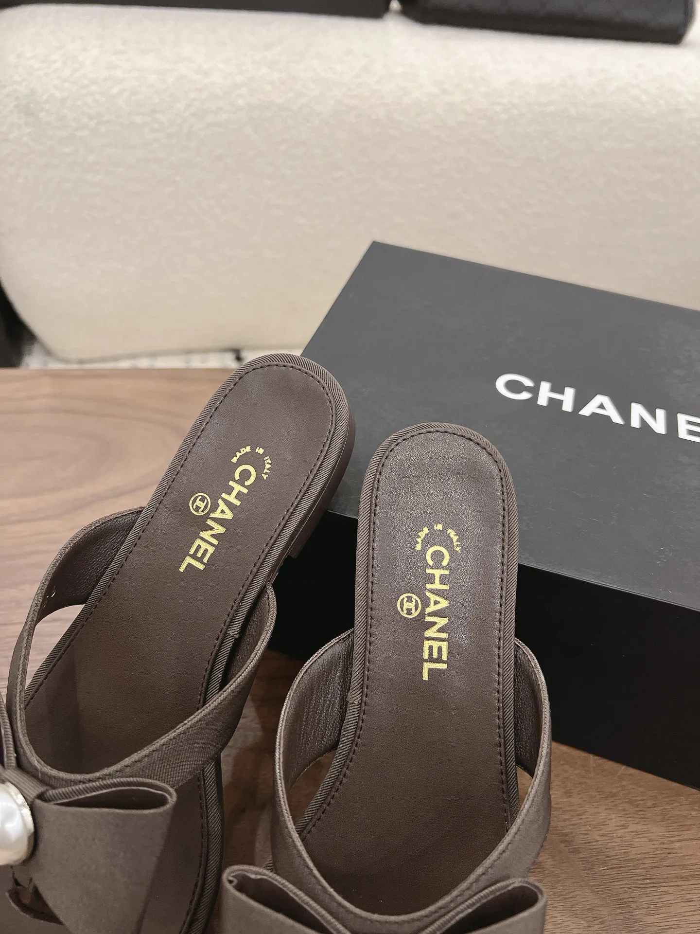 Шлепанцы Женские Chanel 17342724