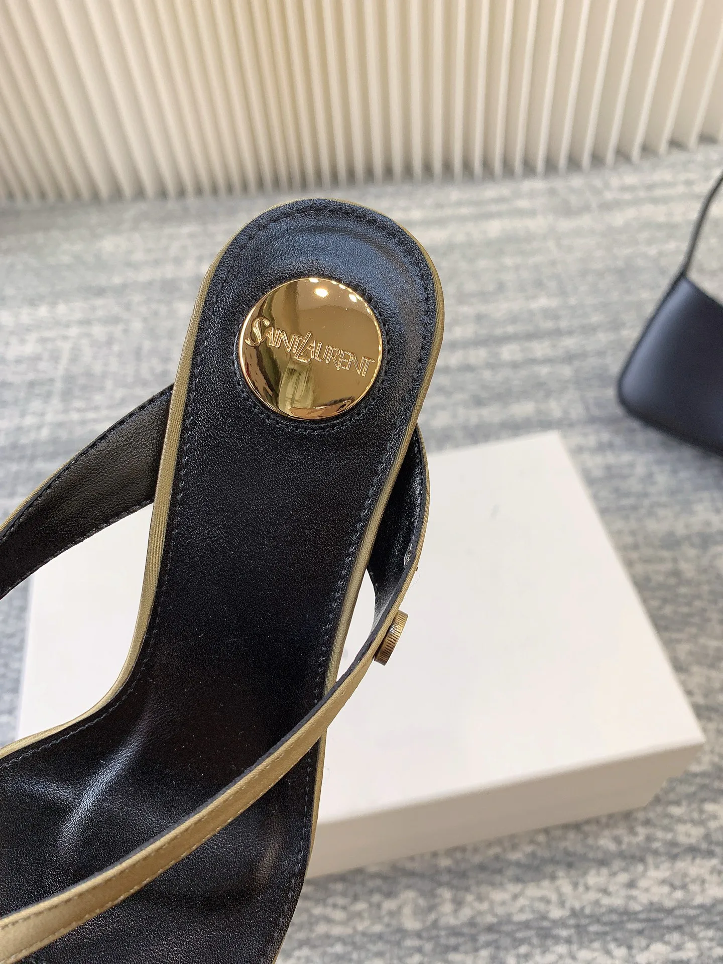 Босоножки Женские Saint Laurent 13229114