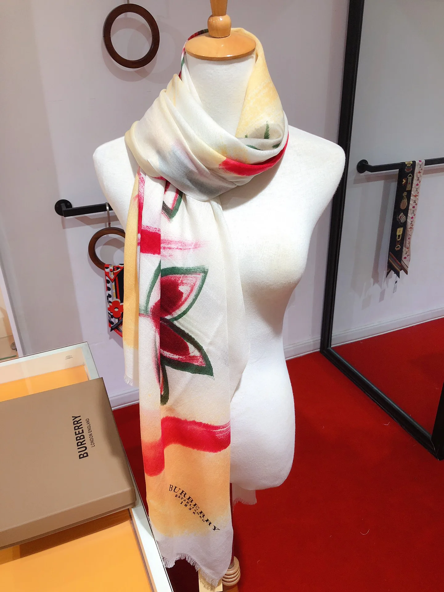 Шарфы Burberry 1780854