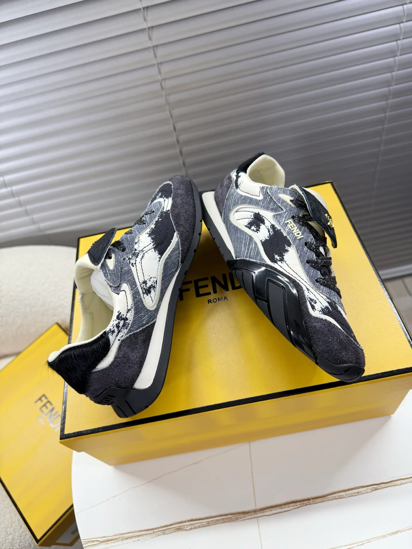 Кроссовки Женские Fendi 254837