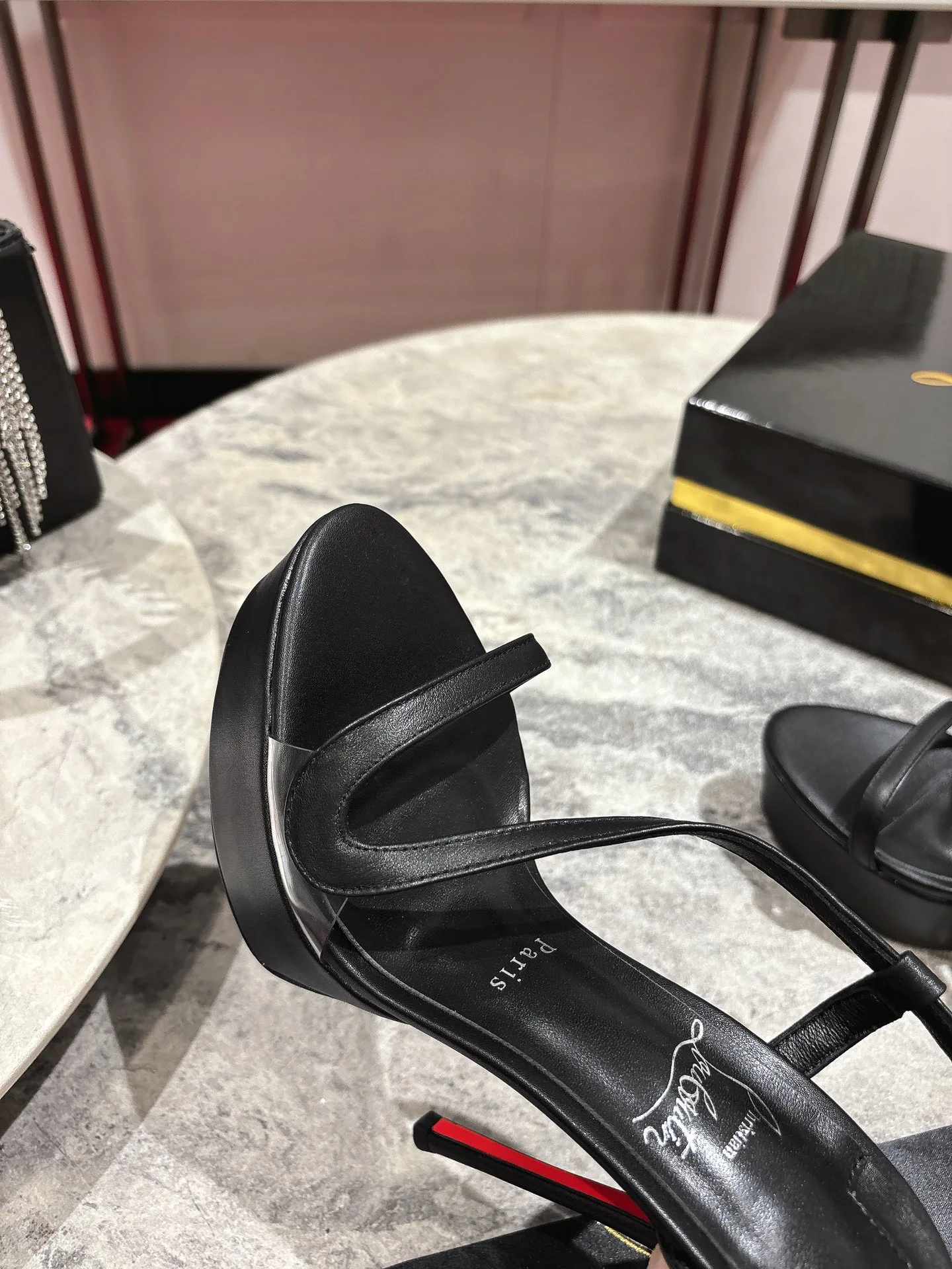 Босоножки Женские Christian Louboutin 19581793