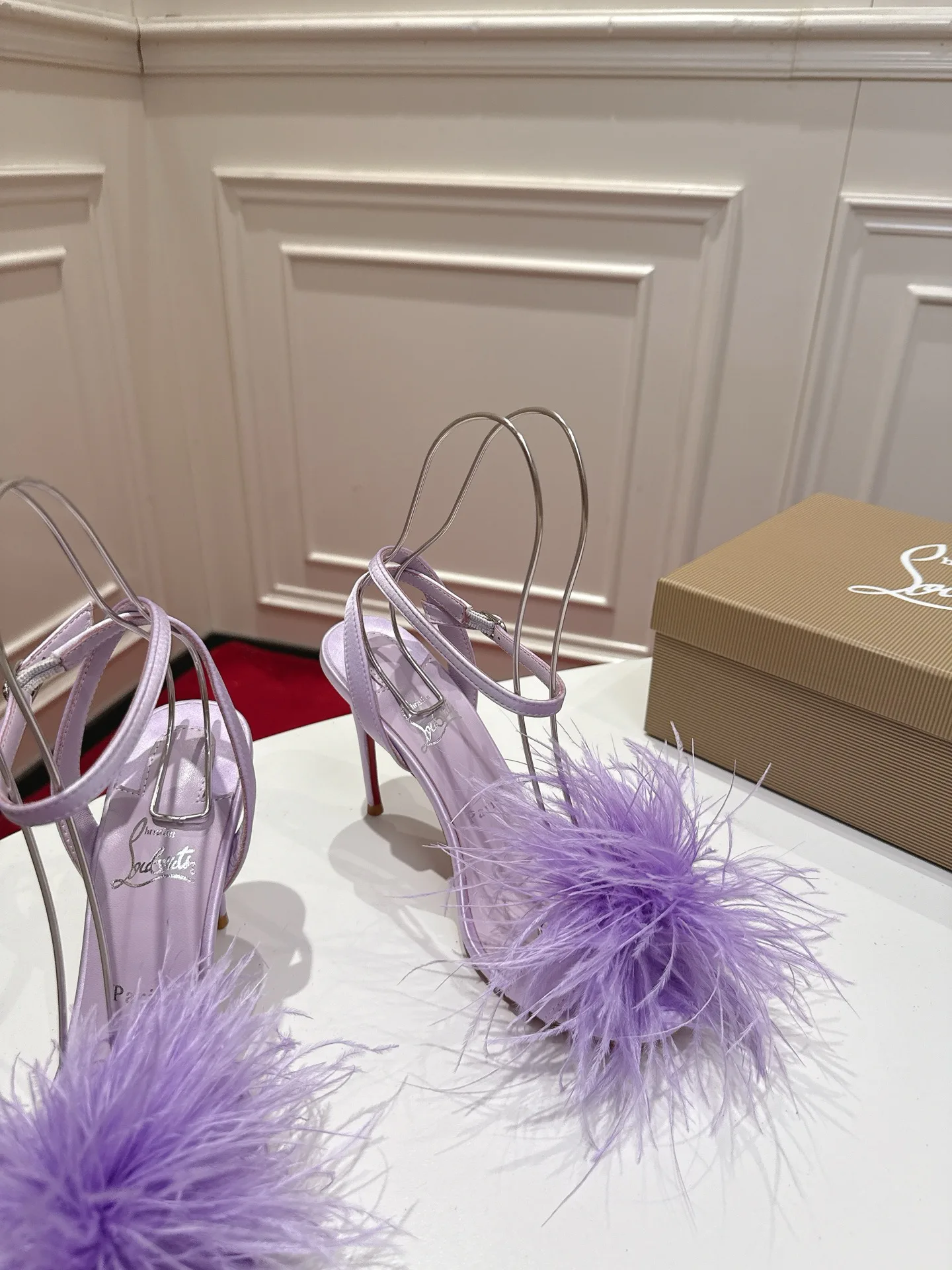 Туфли Женские Christian Louboutin 16920367