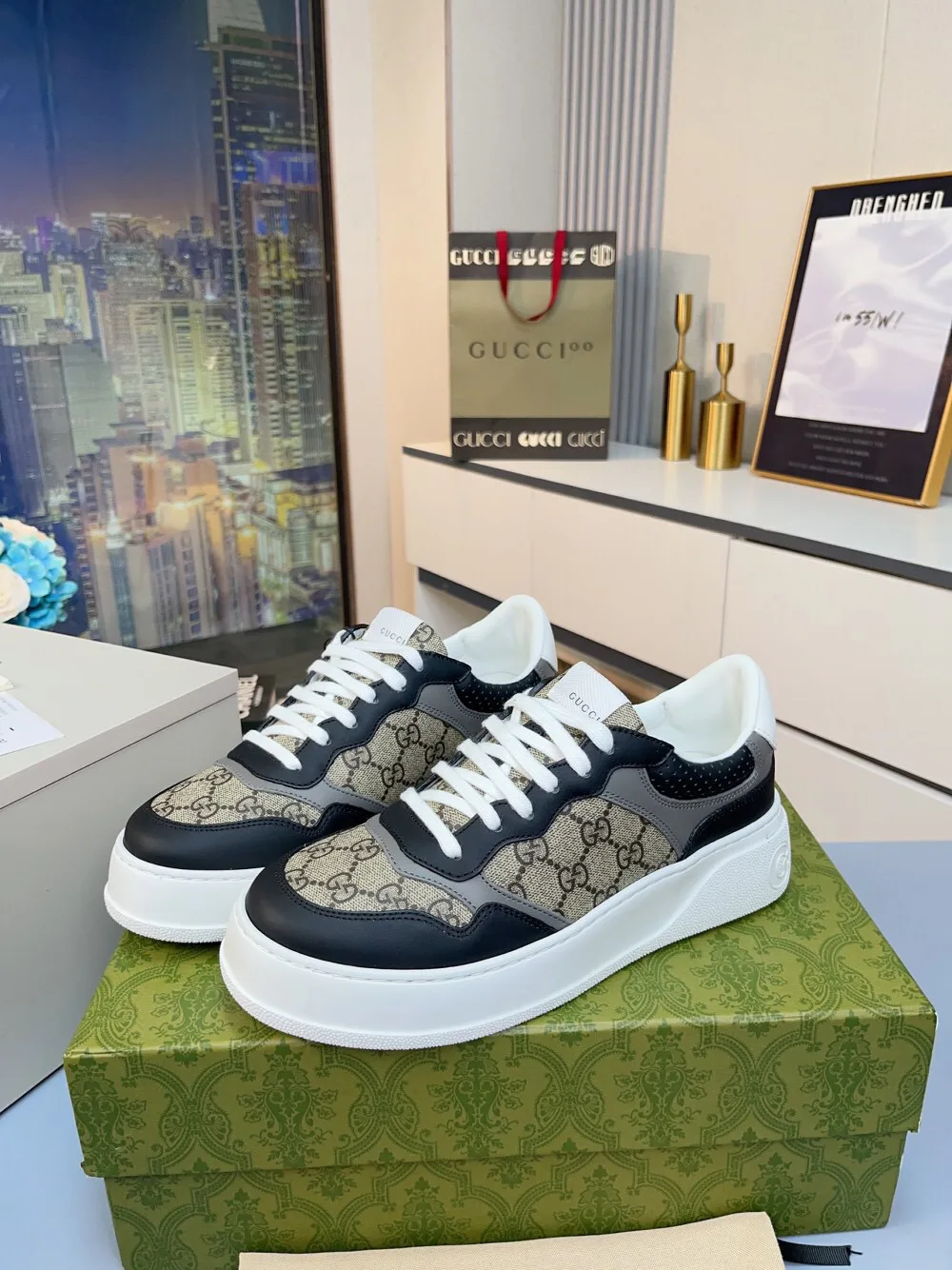 Кроссовки Женские Gucci 18369638