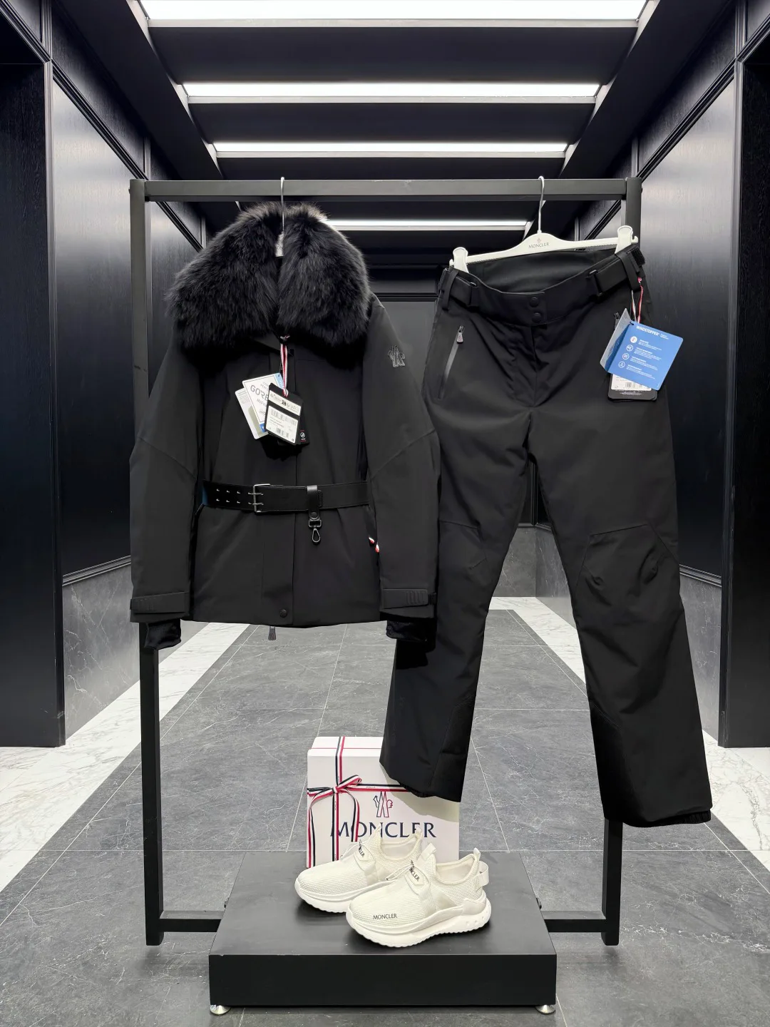 Куртки И Пуховики Женские Moncler 19336112