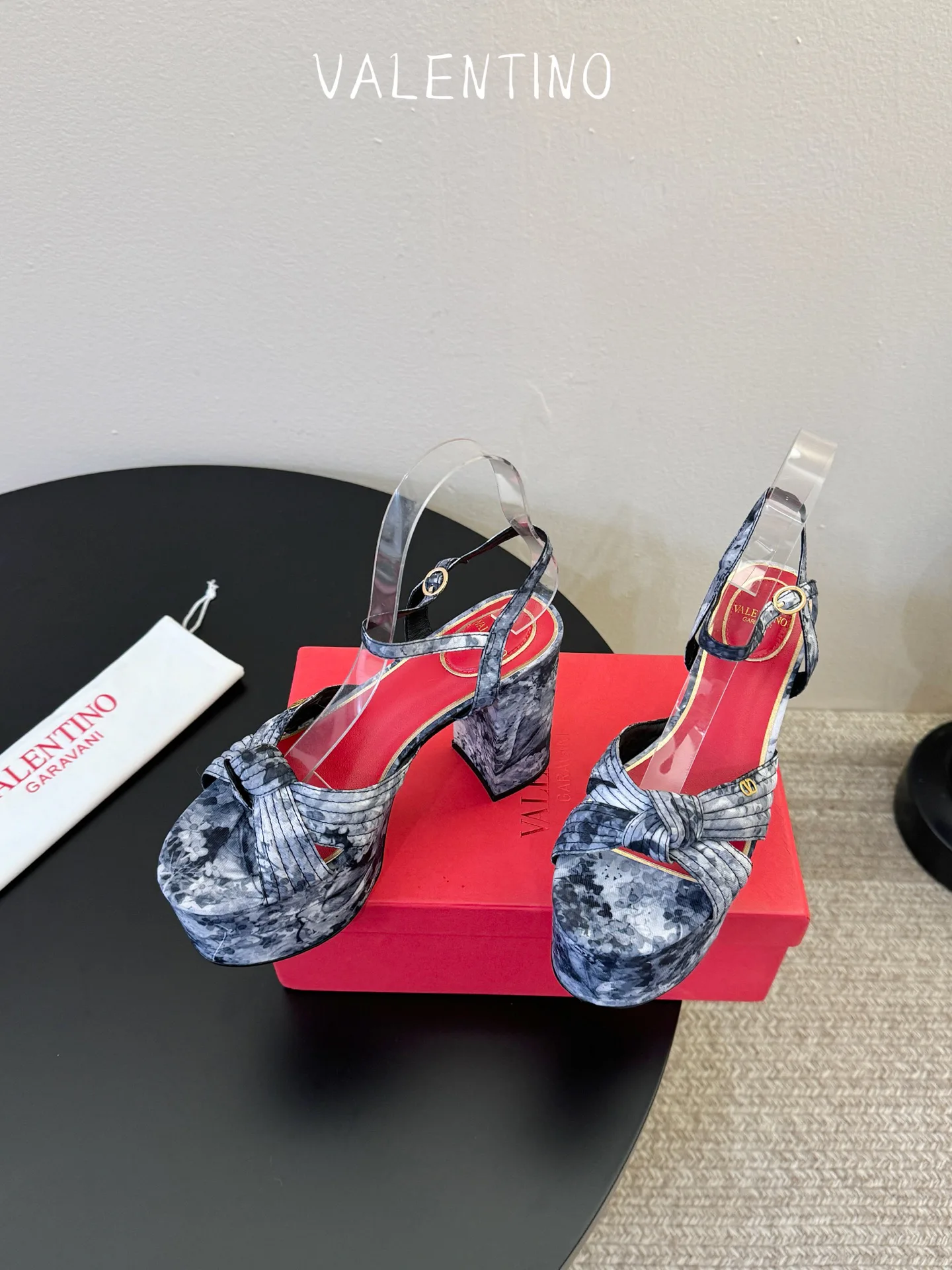 Босоножки Женские Valentino 17396961