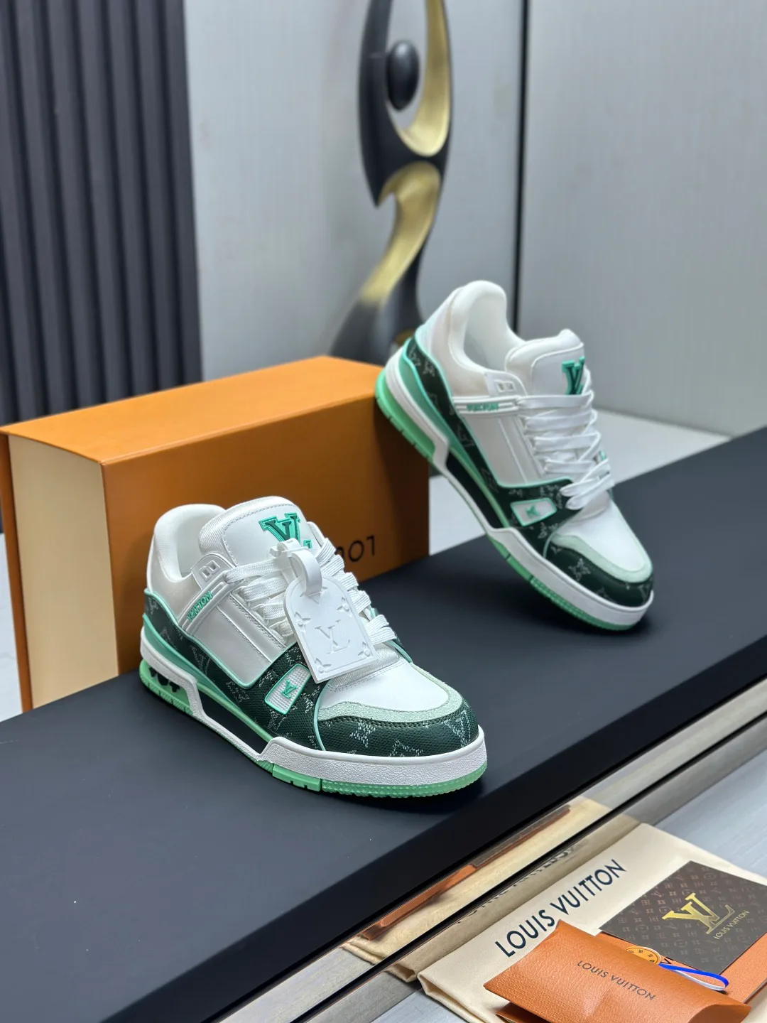 Кроссовки Женские Louis Vuitton 10646382