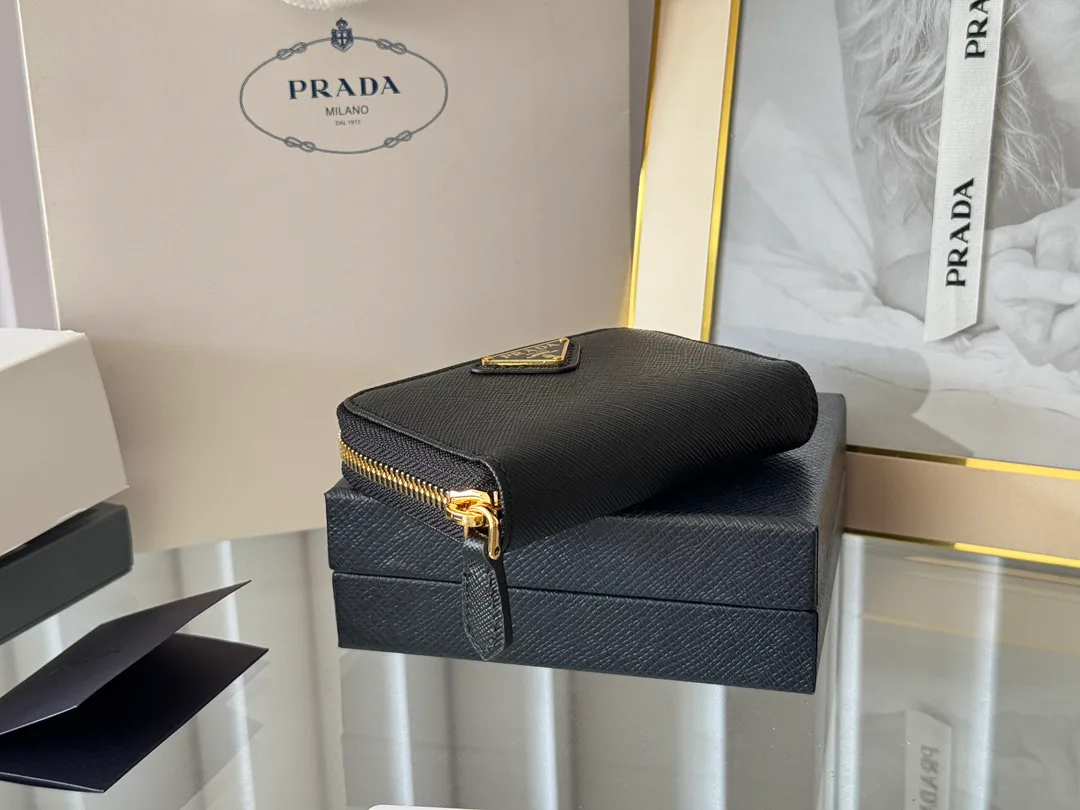 Клатчи Женские Prada 17999935
