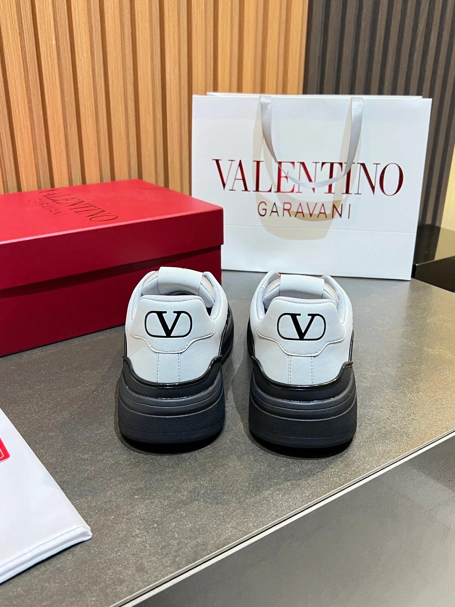 Кроссовки Женские Valentino 11575974