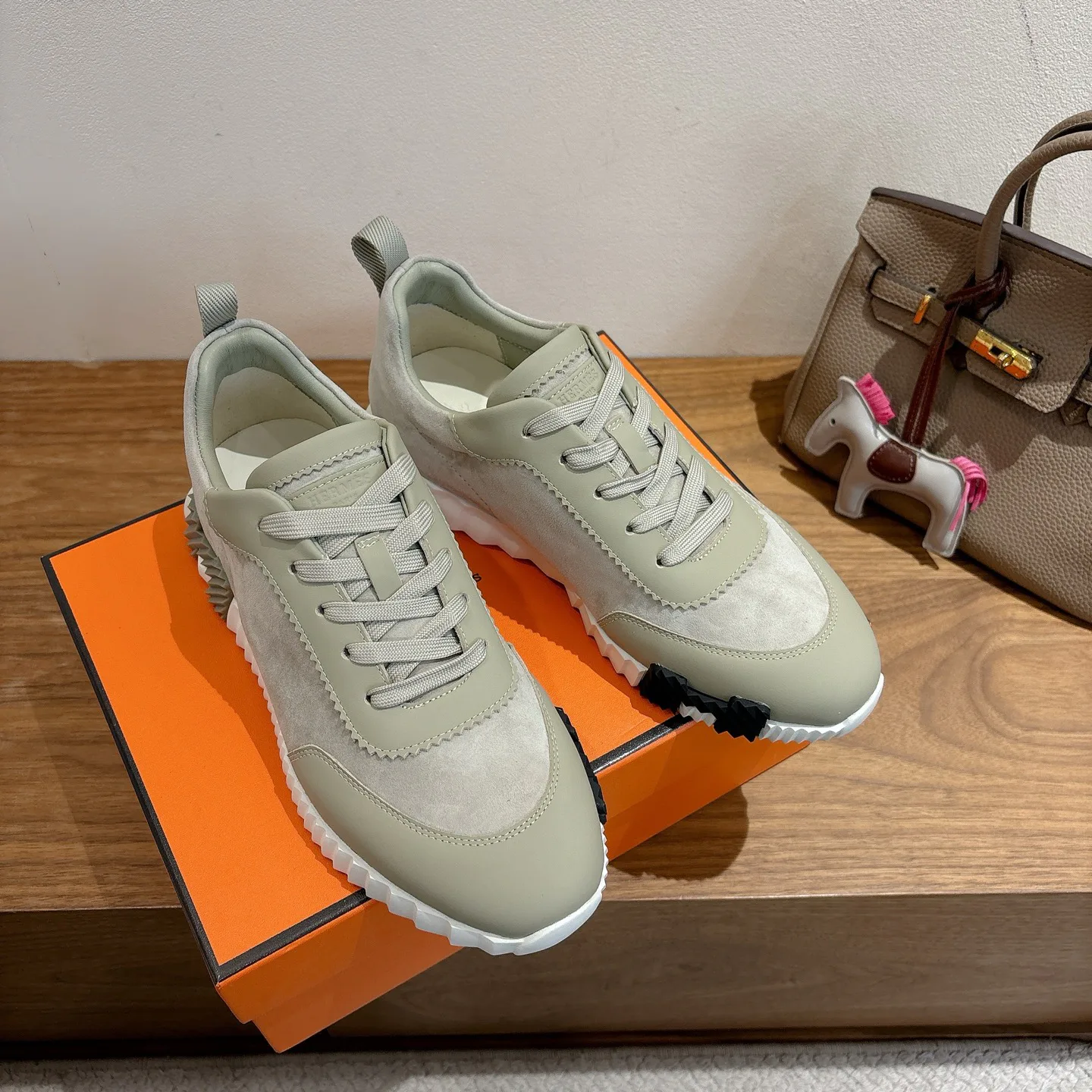 Кроссовки Женские Hermes 18963763