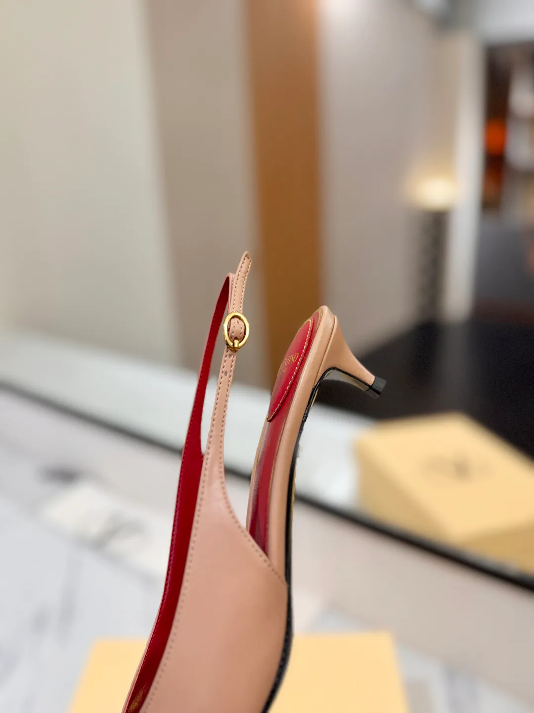 Босоножки Женские Valentino 18134943