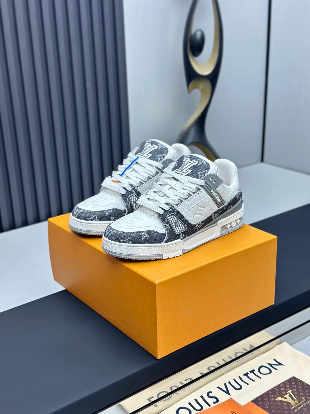 Кроссовки Женские Louis Vuitton 9581143