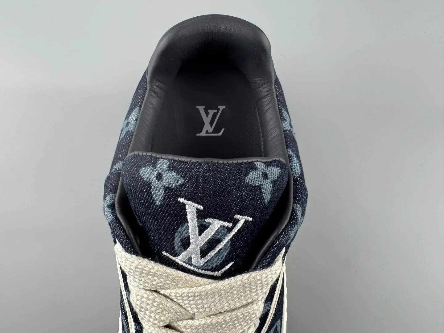 Кроссовки Женские Louis Vuitton 17293054