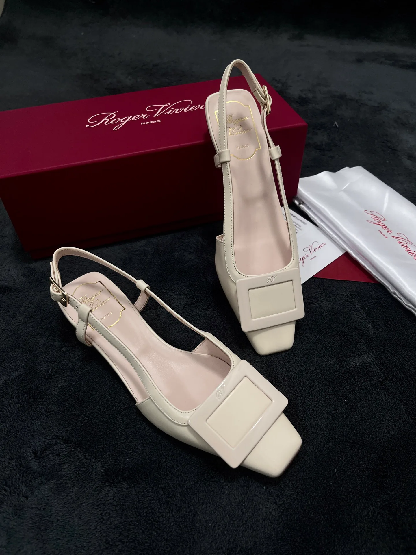 Босоножки Женские Roger Vivier 16890005