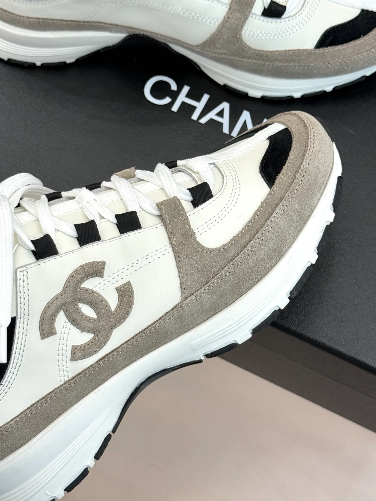Кроссовки Женские Chanel 11394678