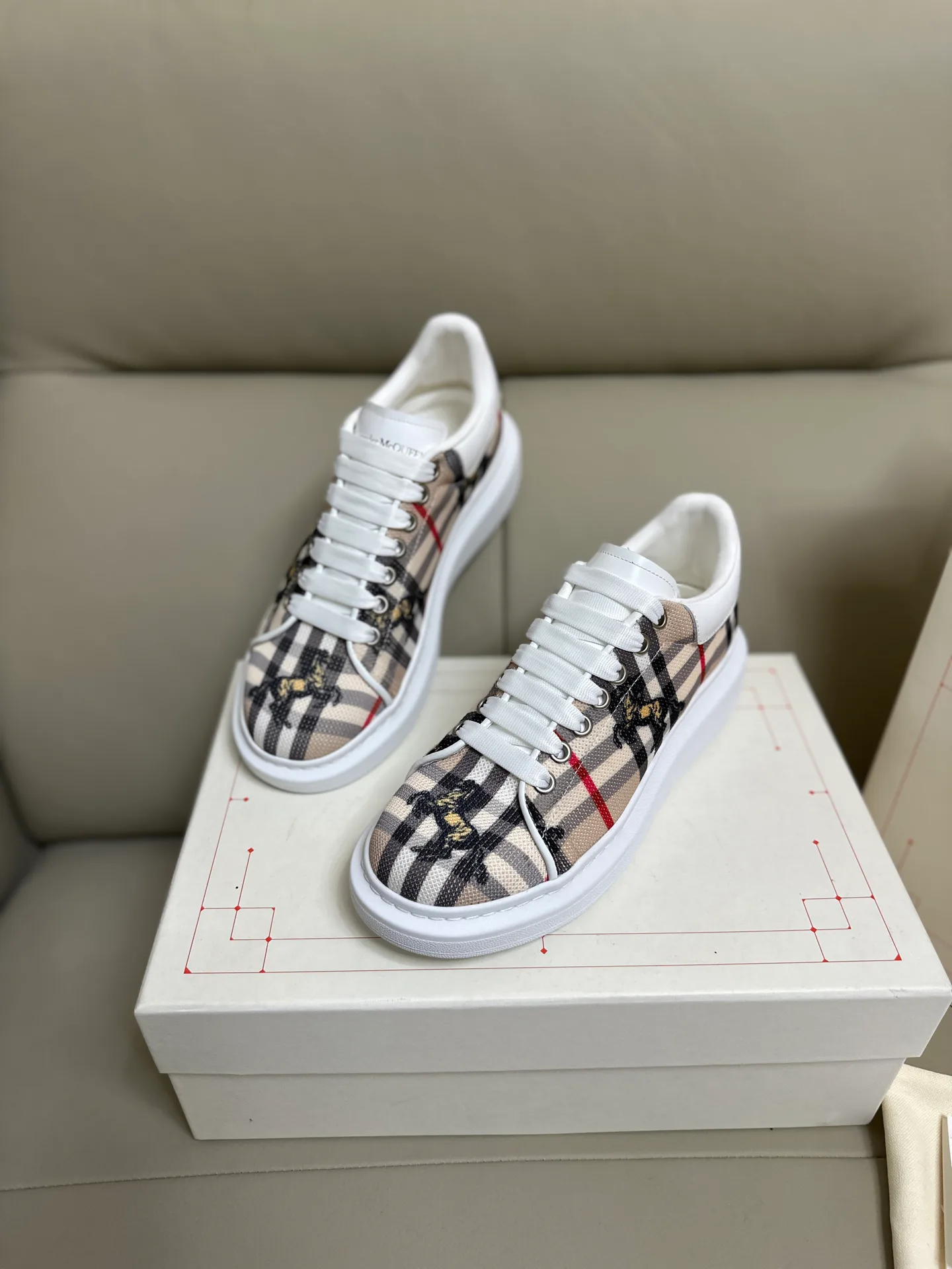 Кроссовки Женские Alexander Mcqueen 18616719