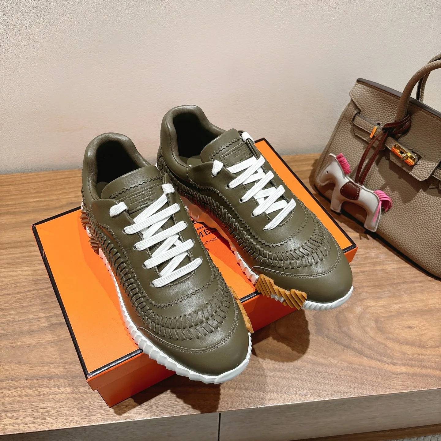 Кроссовки Женские Hermes 18729816