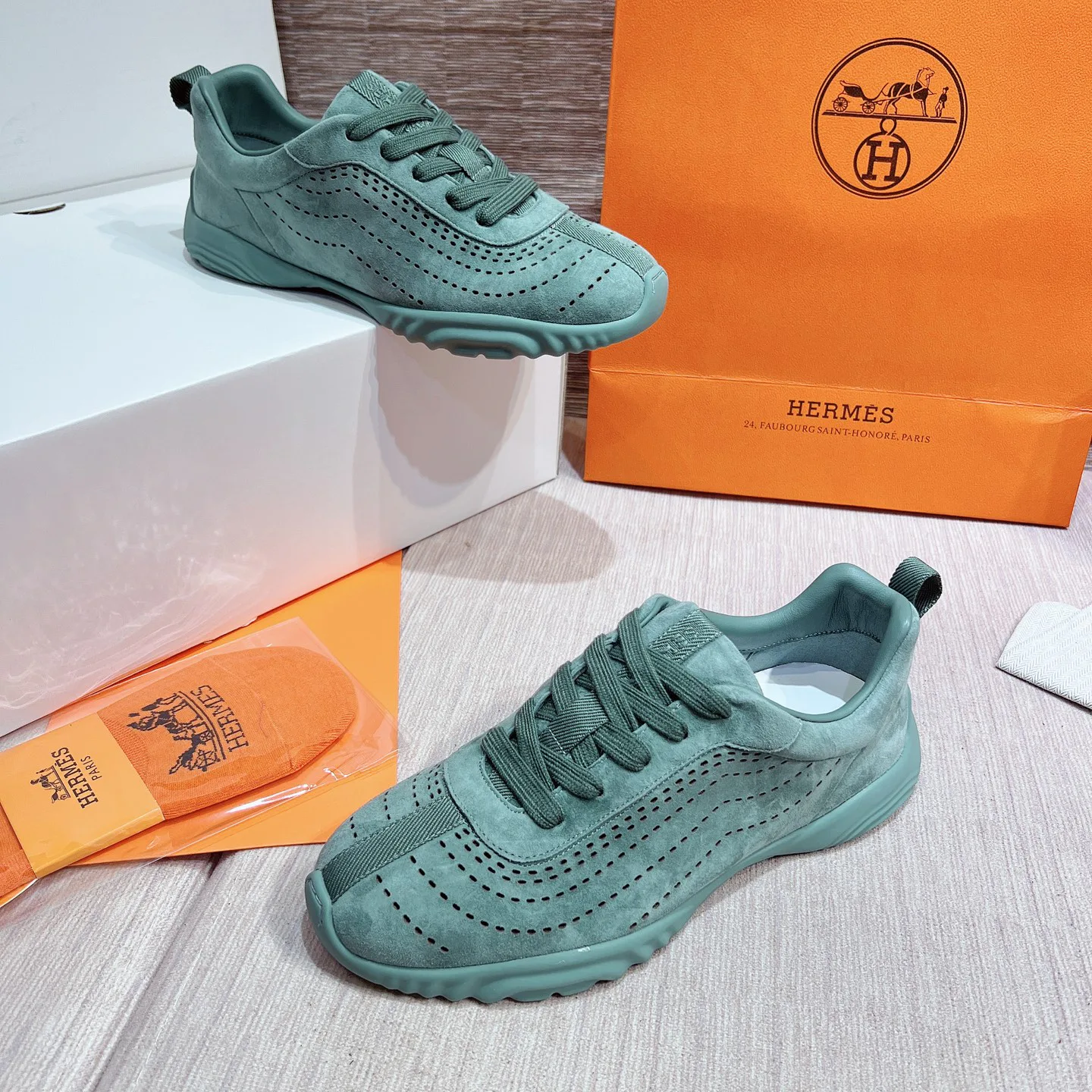 Кроссовки Женские Hermes 17749566