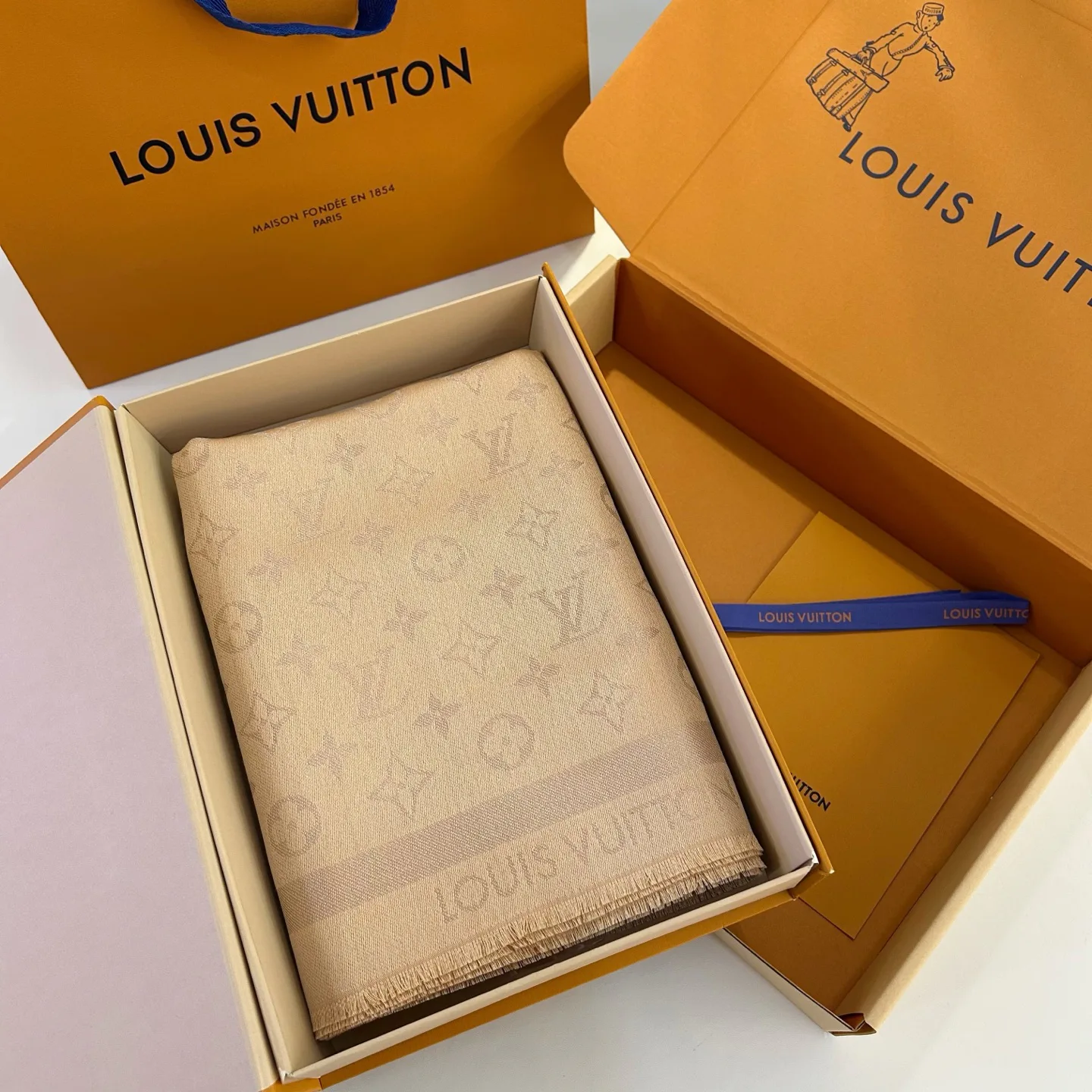 Шарфы Louis Vuitton 18267553