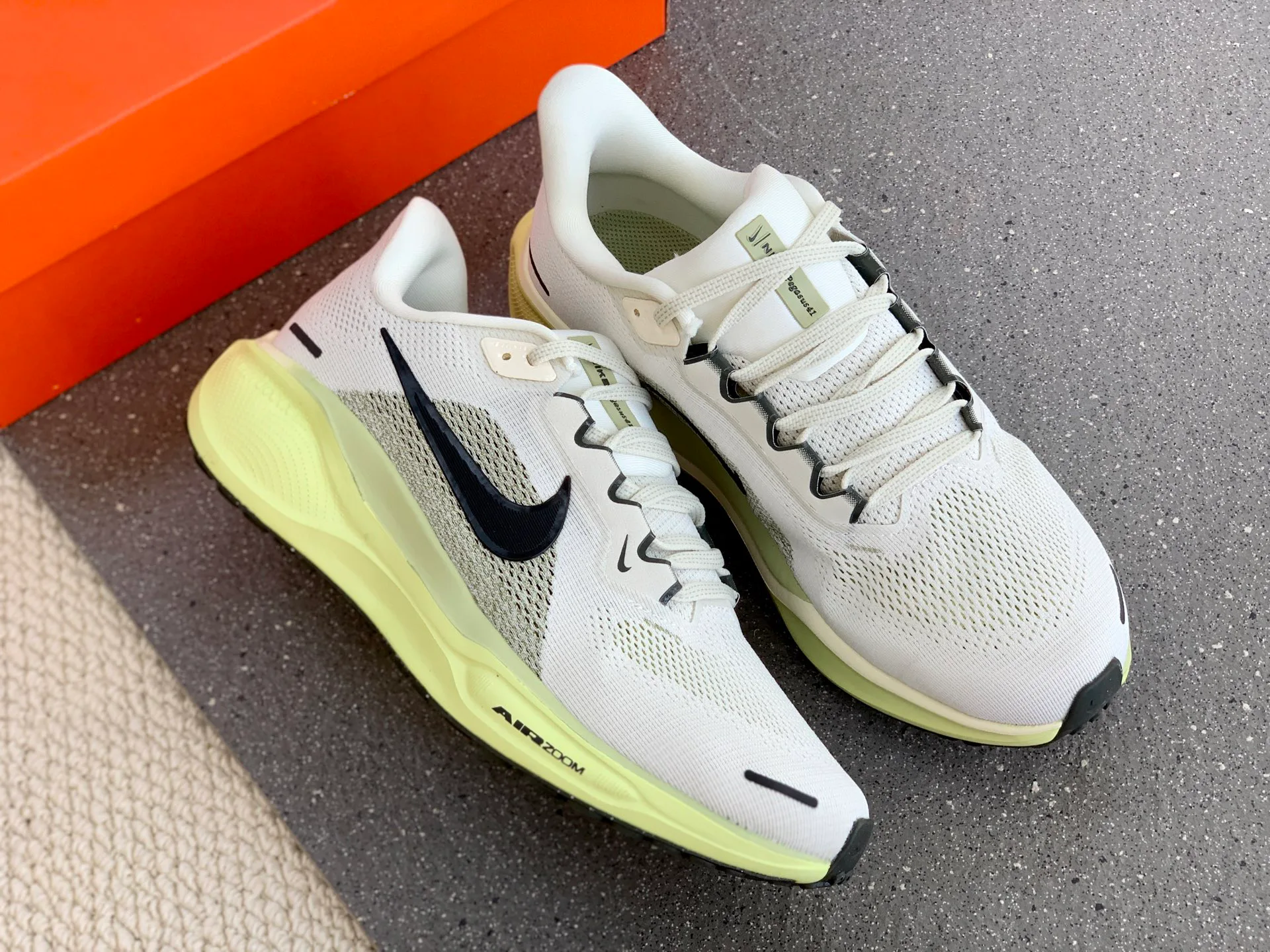 Кроссовки Женские Nike 230360