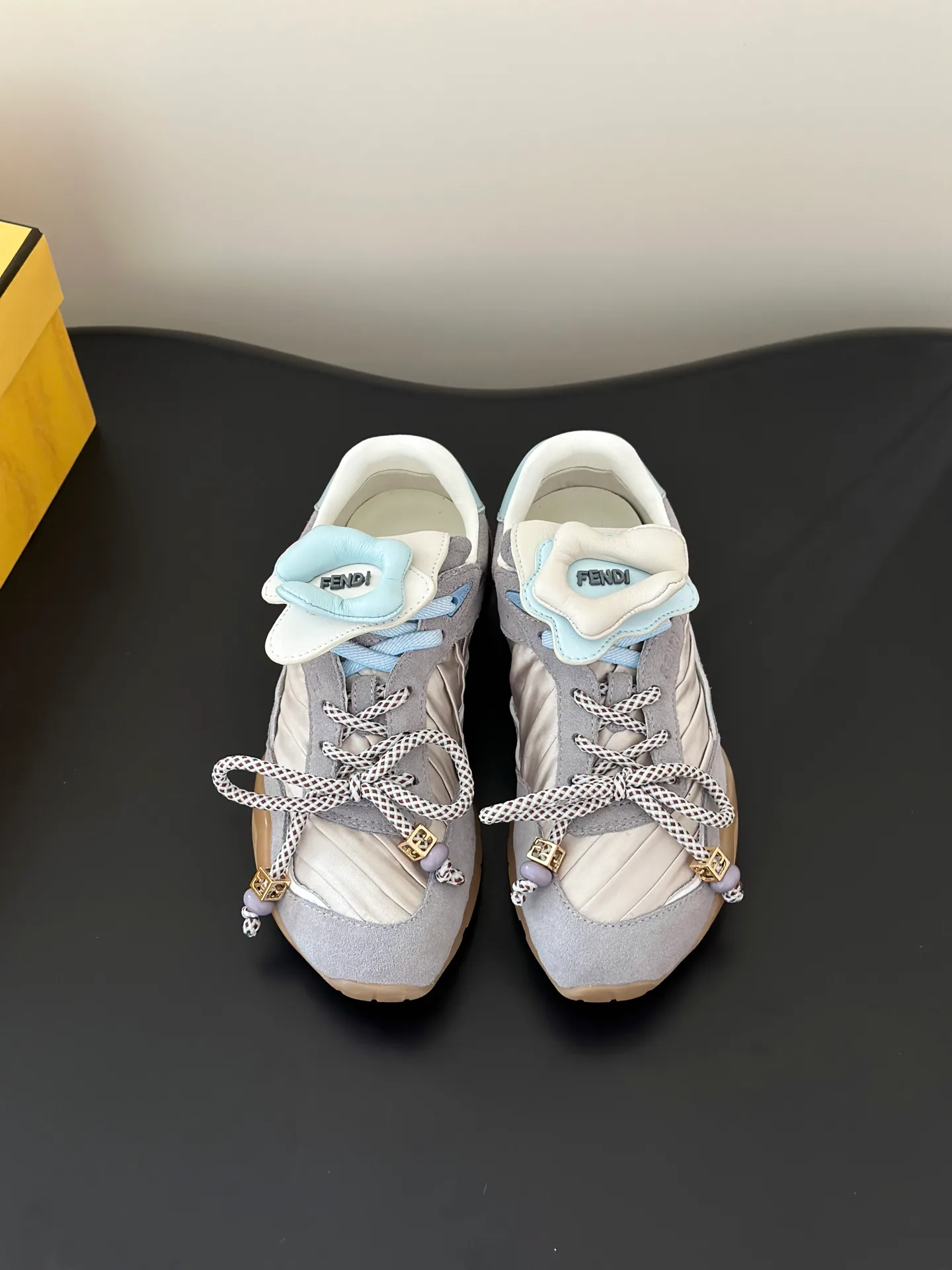 Кроссовки Женские Fendi 11886718