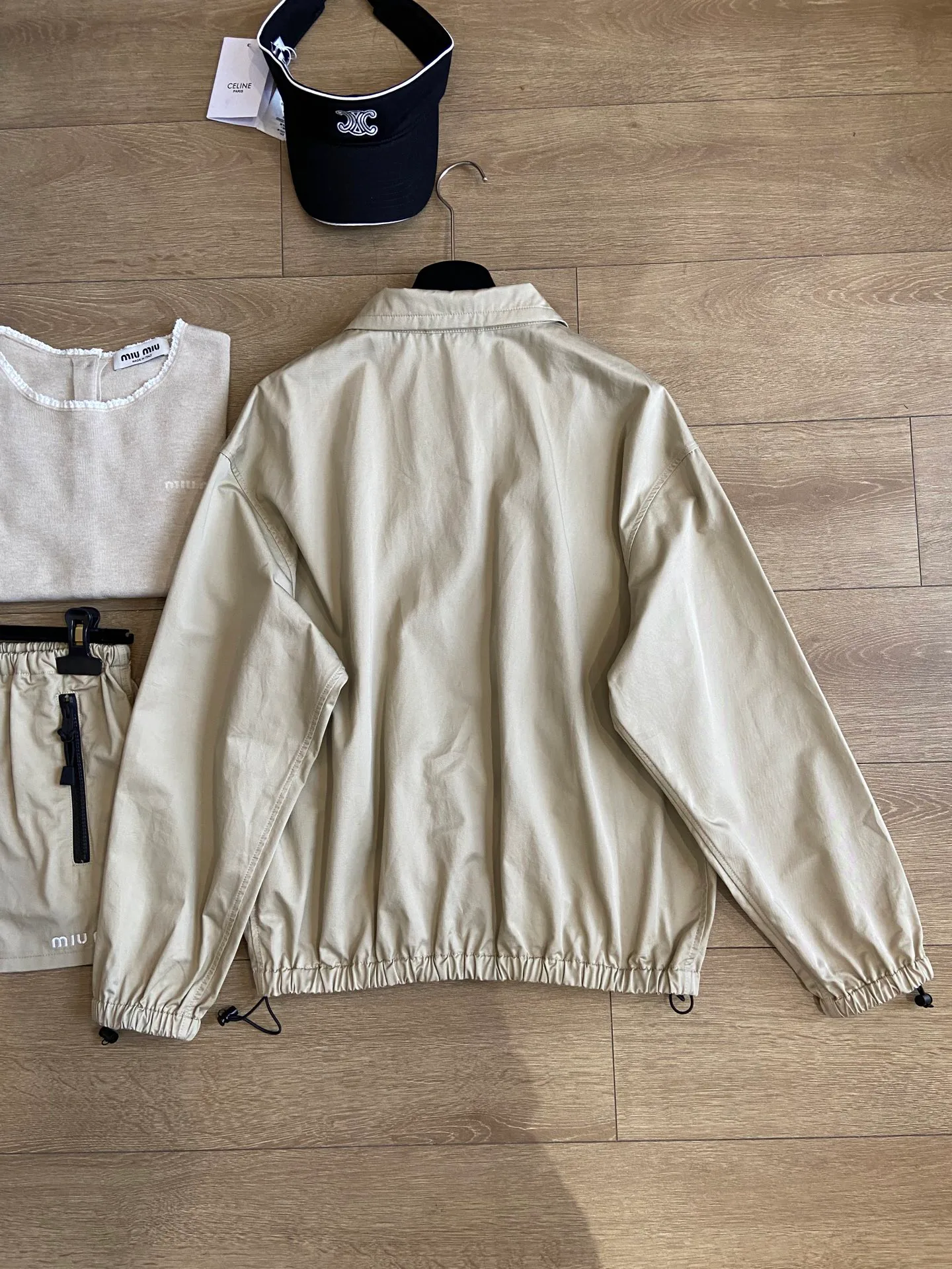 Куртки И Пуховики Женские Miu Miu 17687386