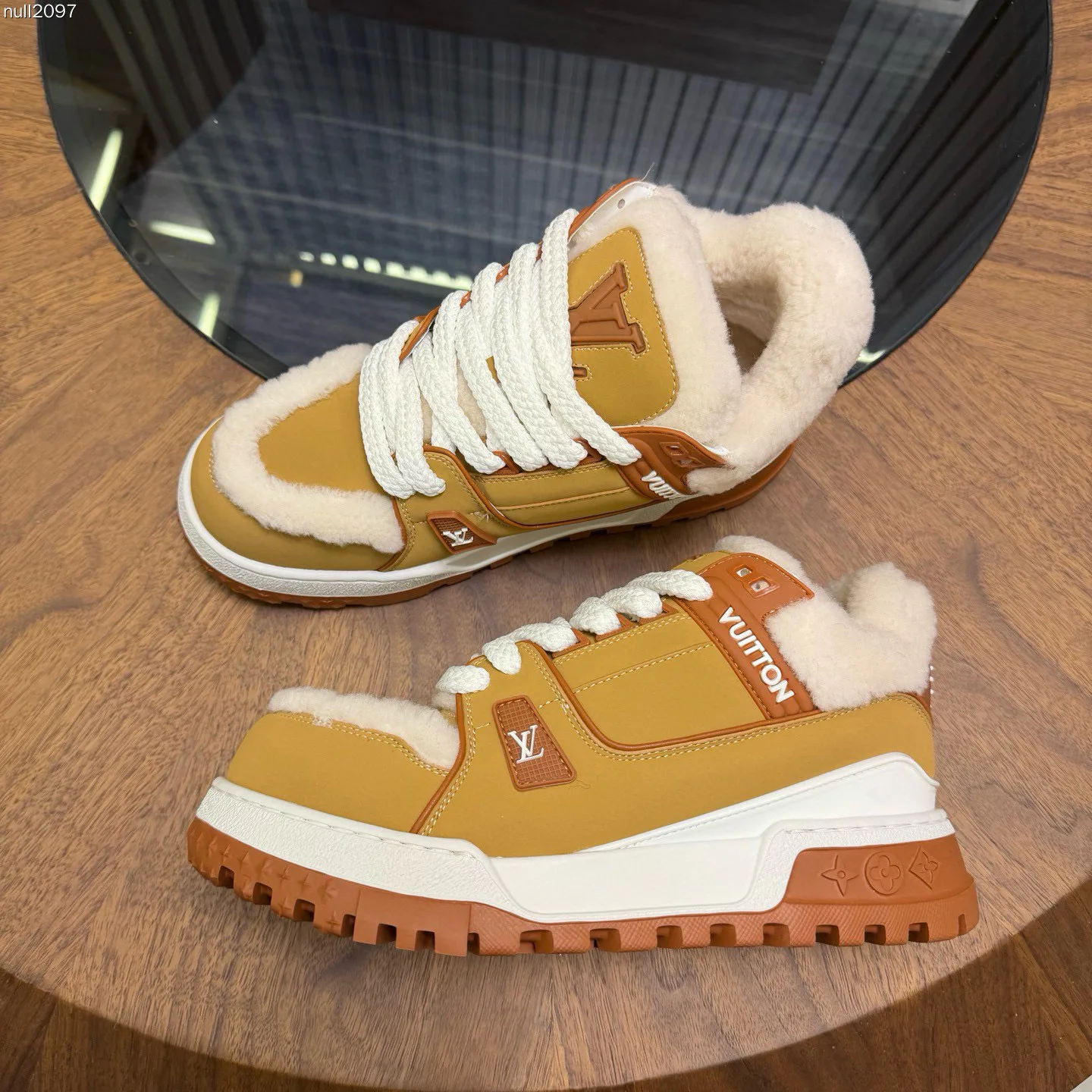 Кроссовки Женские Louis Vuitton 1053840