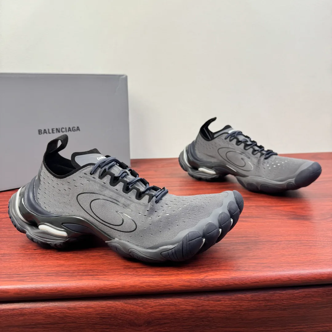 Кроссовки Женские Balenciaga 11393420