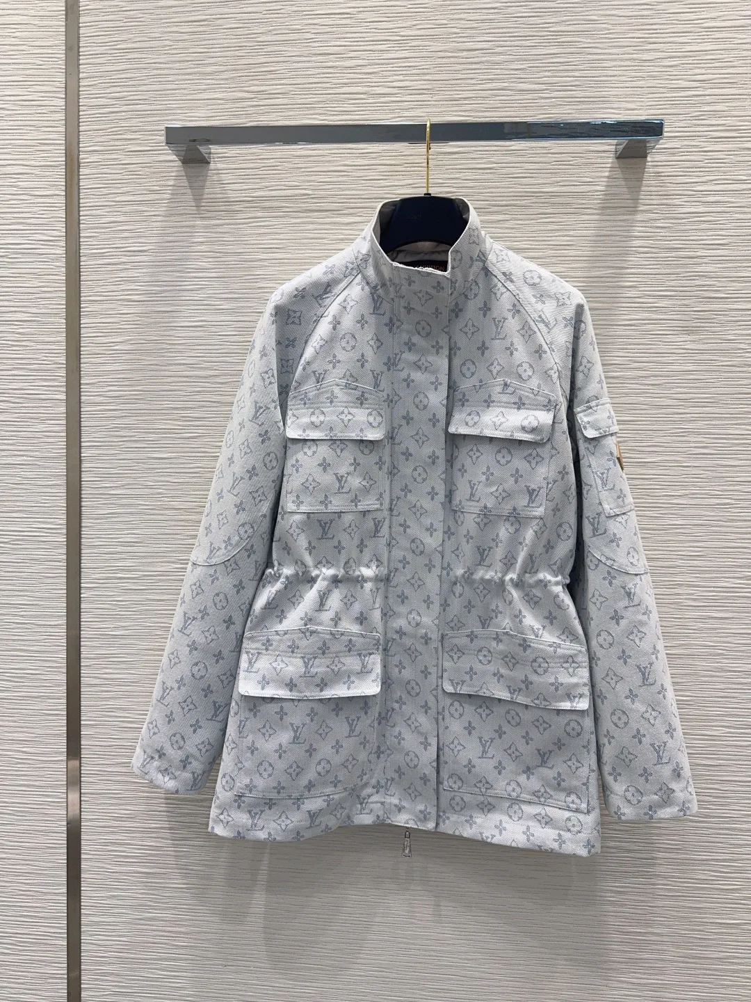 Куртки И Пуховики Женские Louis Vuitton 18689777