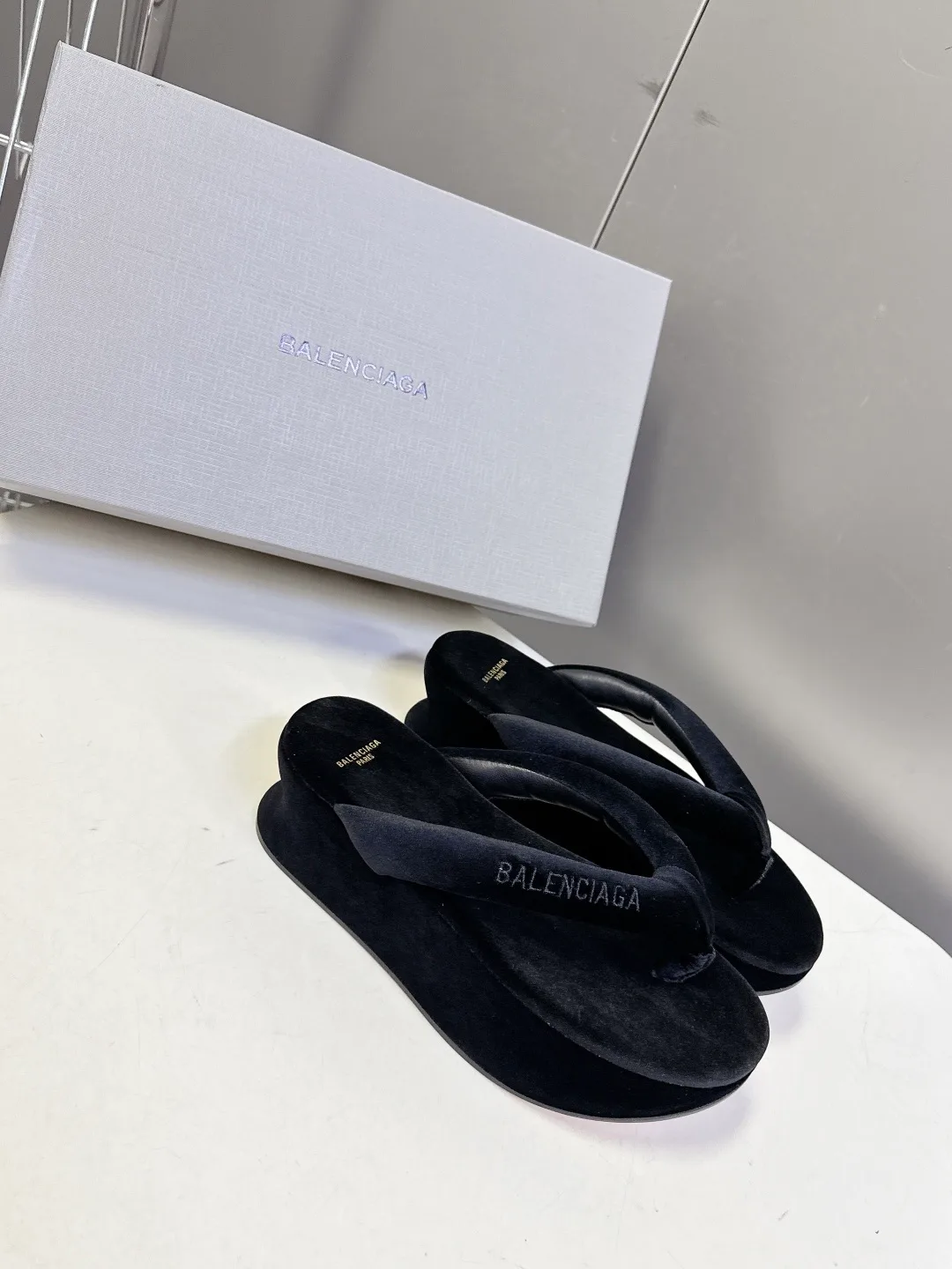 Шлепанцы Женские Balenciaga 14709510