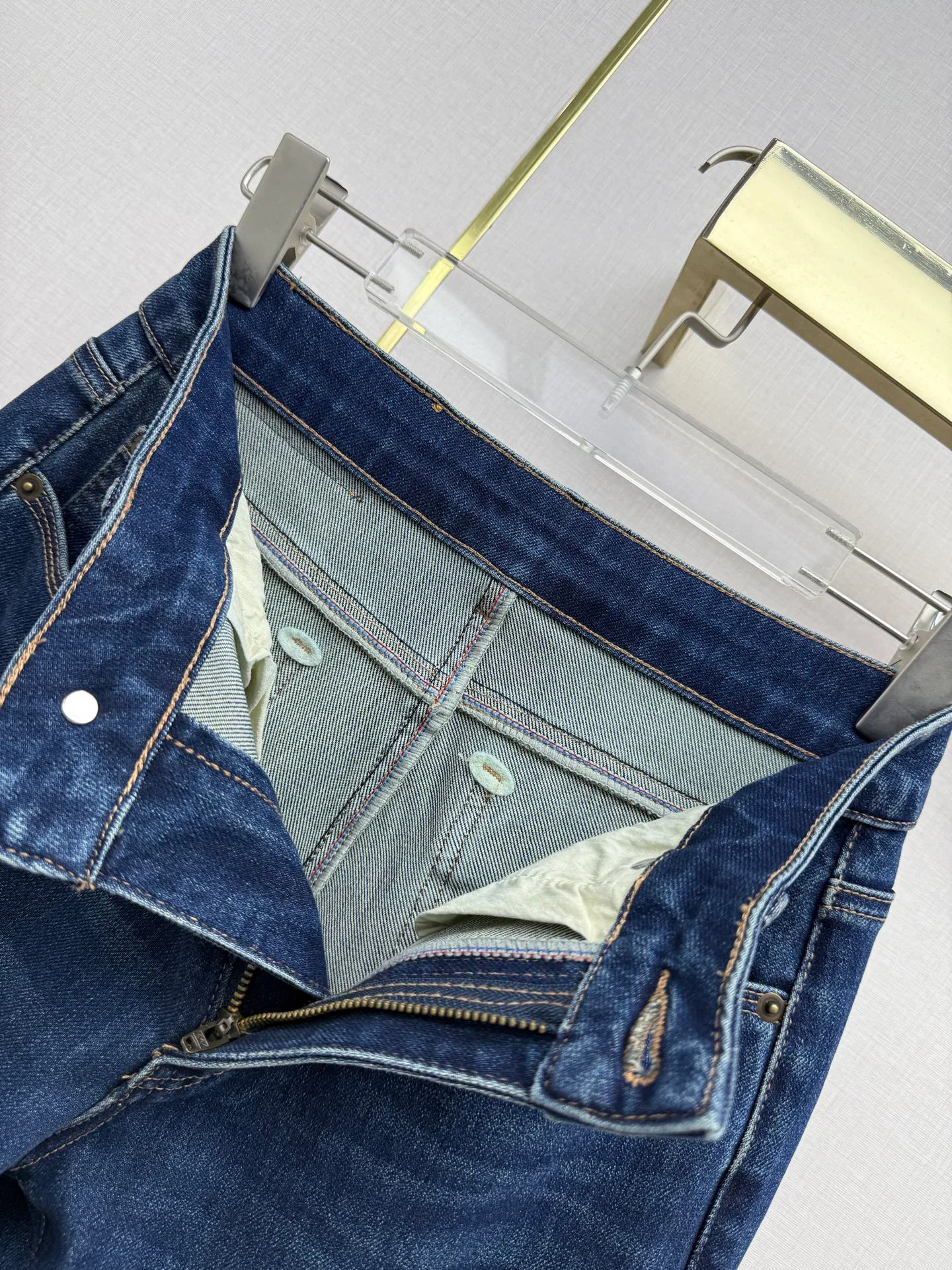 Джинсы Женские Saint Laurent 19393590
