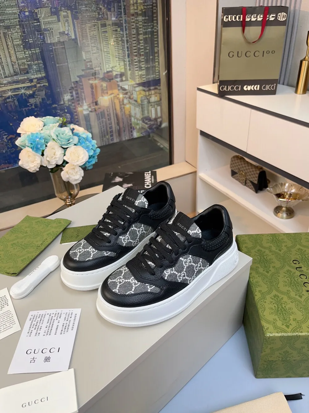 Кроссовки Женские Gucci 18369632